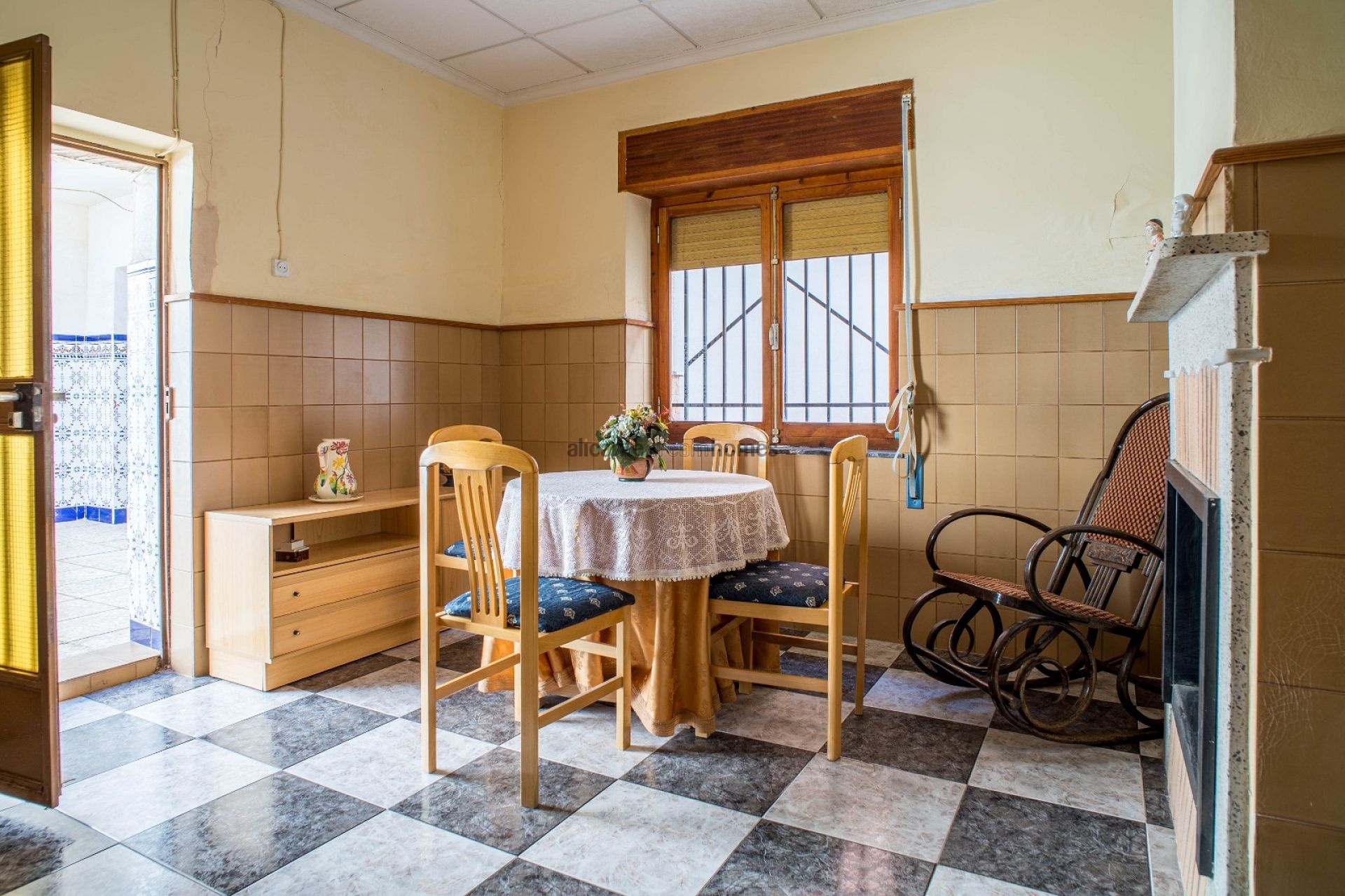 Resale - 6 Bedroom 2 Bathroom Townhouse in Pinoso -  - Alicante