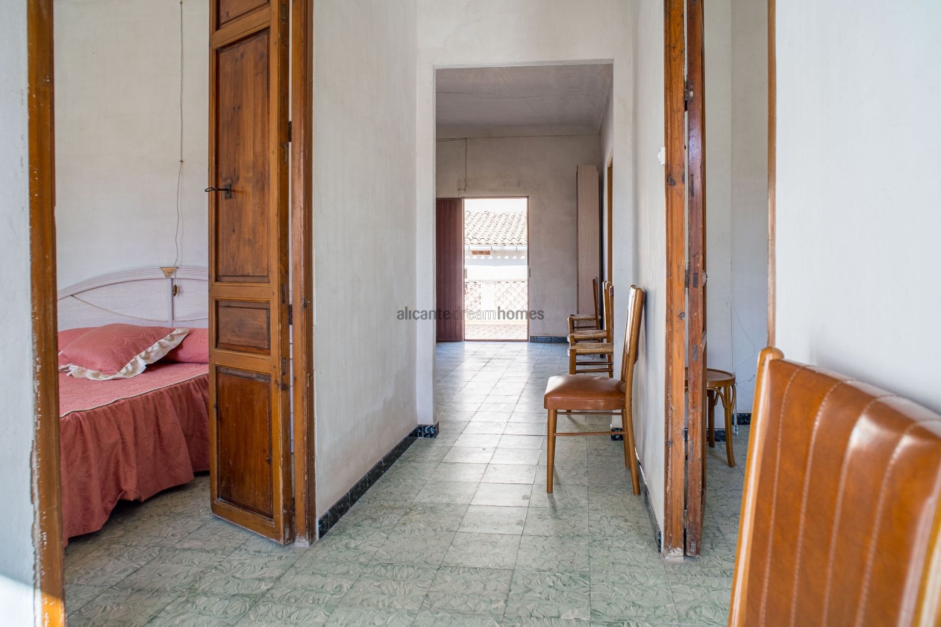 Resale - 6 Bedroom 2 Bathroom Townhouse in Pinoso -  - Alicante