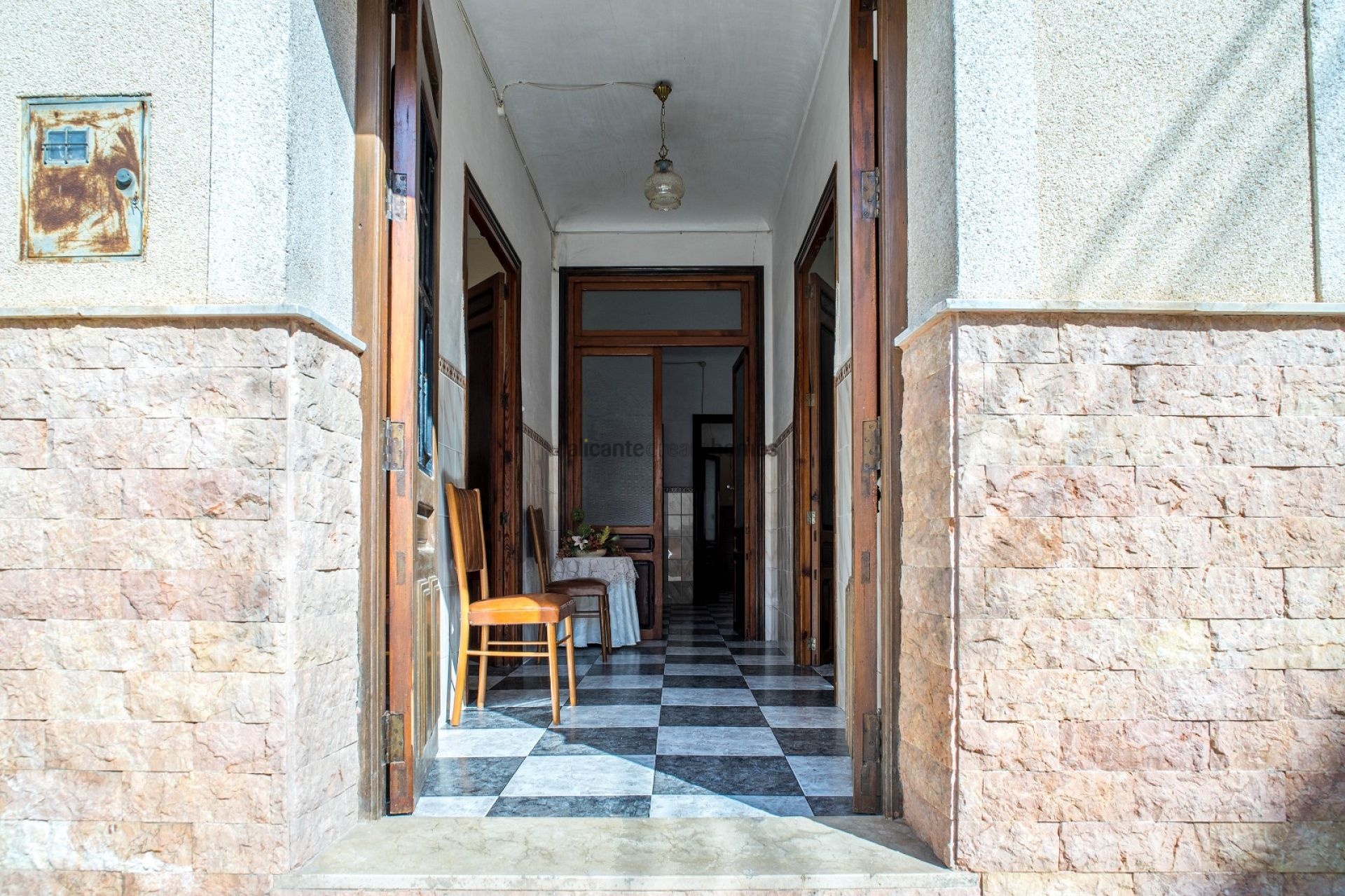 Resale - 6 Bedroom 2 Bathroom Townhouse in Pinoso -  - Alicante