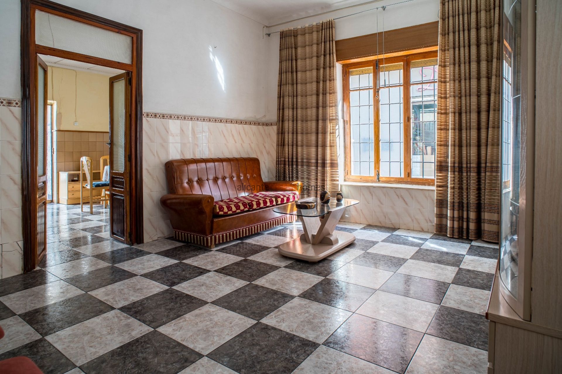 Resale - 6 Bedroom 2 Bathroom Townhouse in Pinoso -  - Alicante