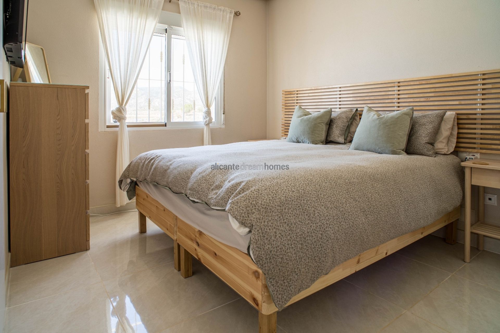 Resale - 3 Bedroom 2 Bathroom Villa in Pinoso -  - Alicante