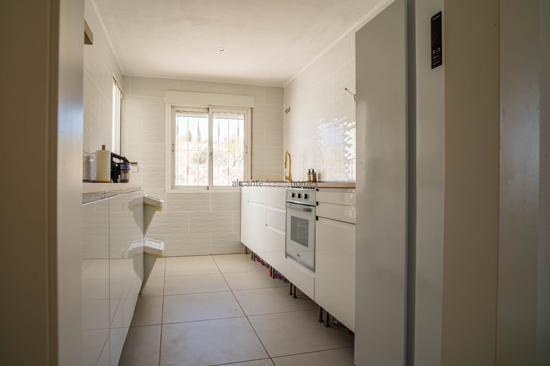 Resale - 3 Bedroom 2 Bathroom Villa in Pinoso -  - Alicante