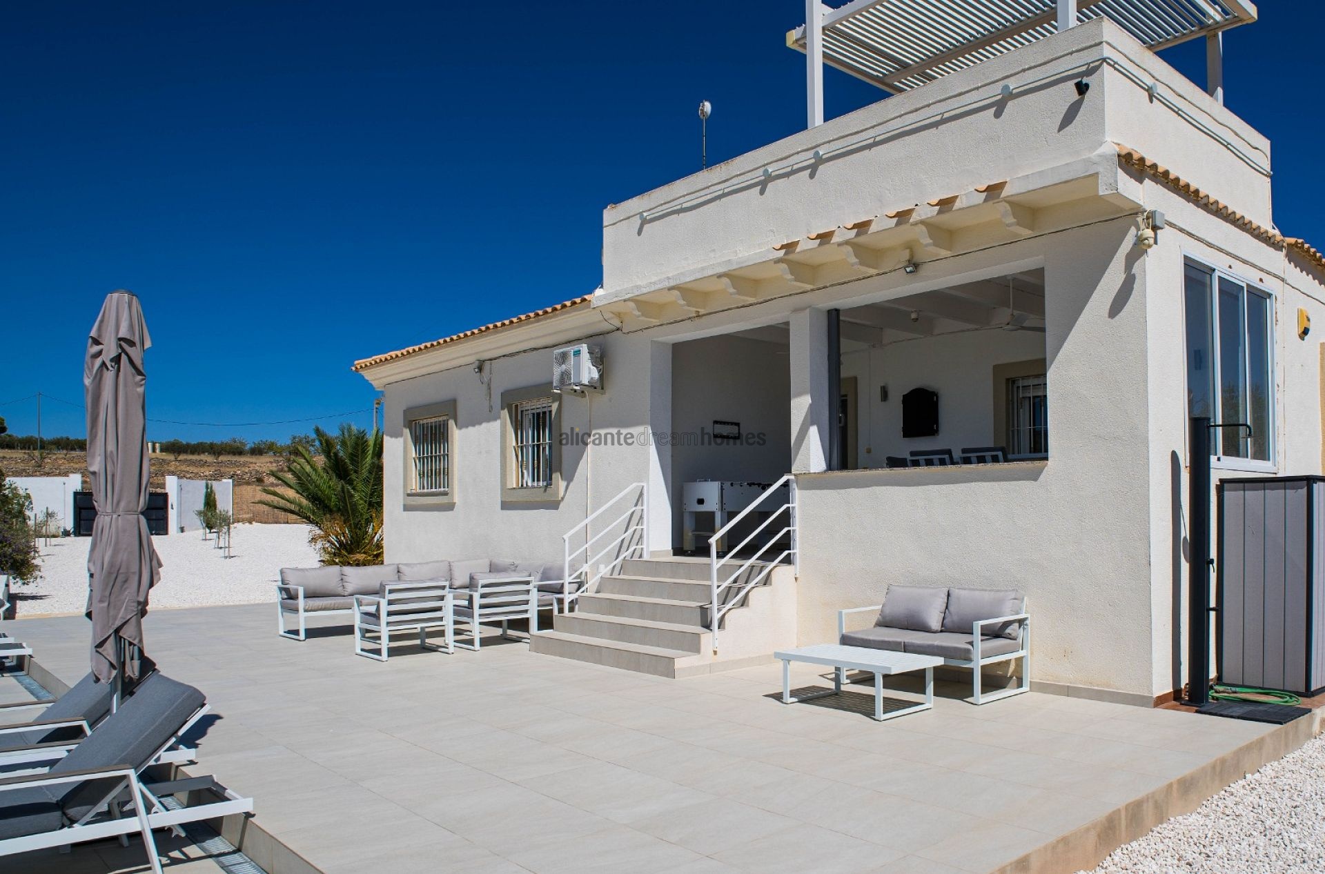 Resale - 3 Bedroom 2 Bathroom Villa in Pinoso -  - Alicante