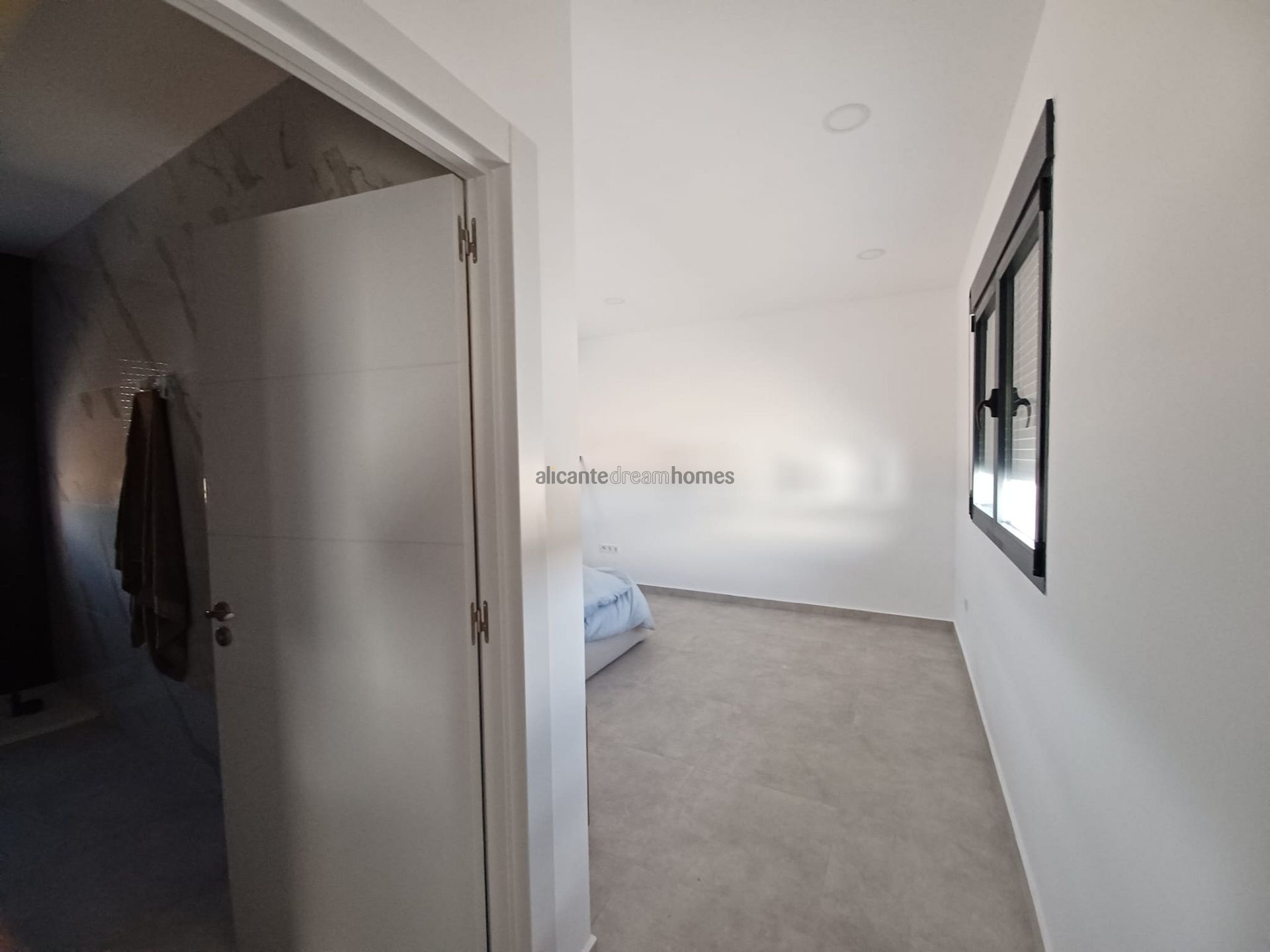 Resale - 3 Bedroom 2 Bathroom Villa in Pinoso -  - Alicante