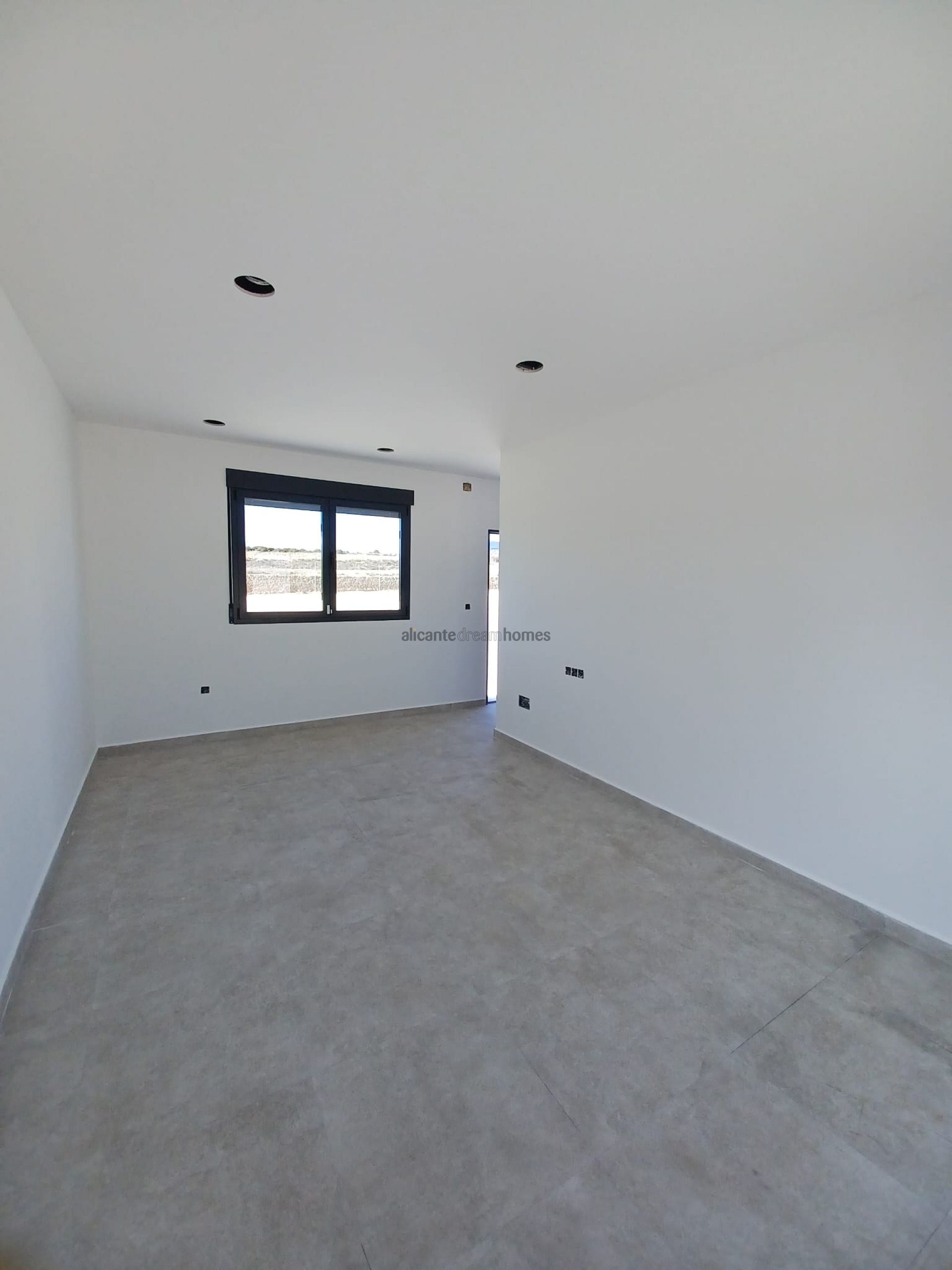 Resale - 3 Bedroom 2 Bathroom Villa in Pinoso -  - Alicante