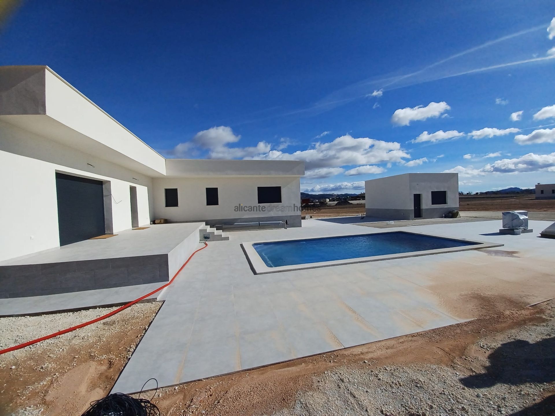 Resale - 3 Bedroom 2 Bathroom Villa in Pinoso -  - Alicante