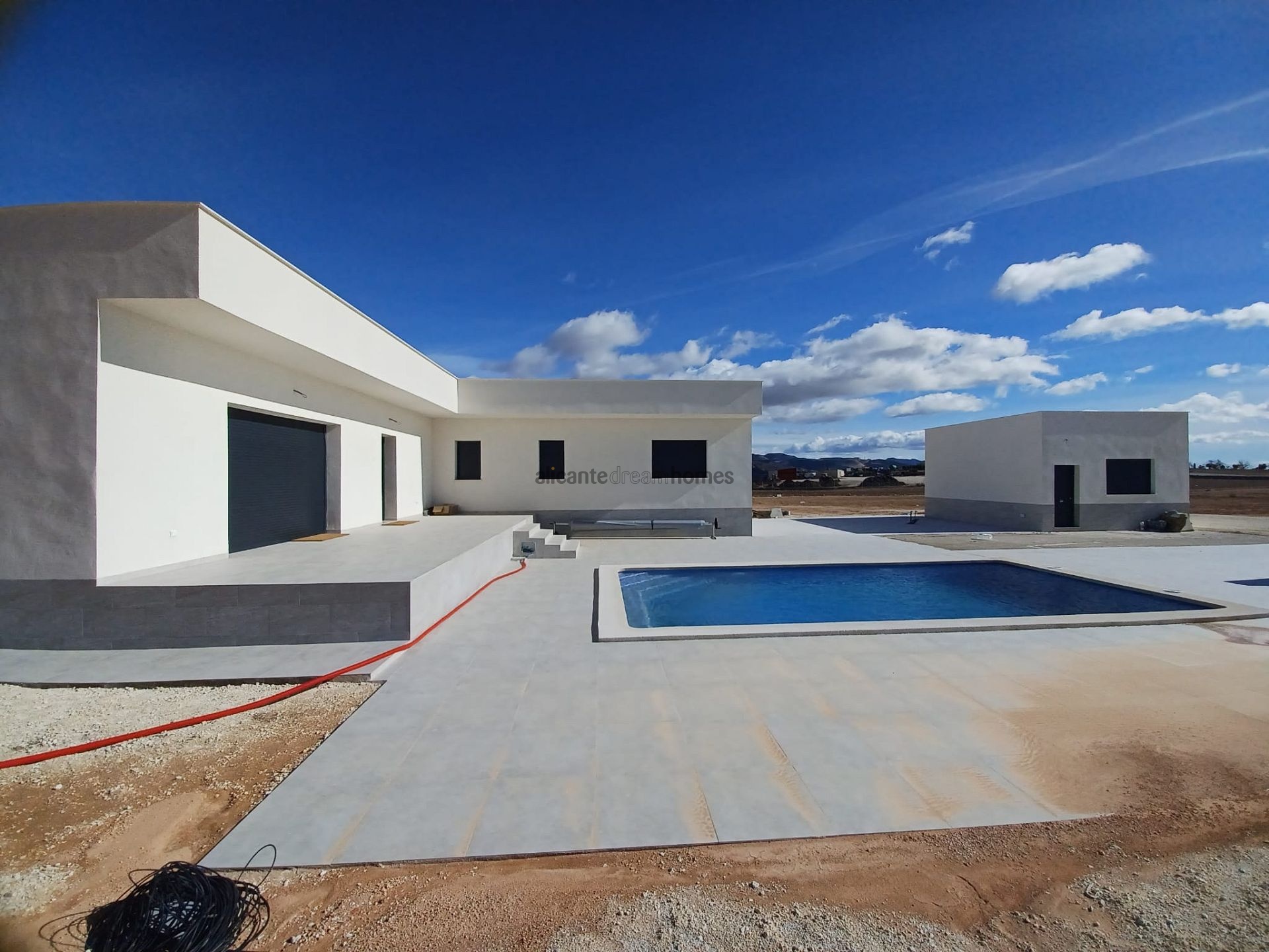 Resale - 3 Bedroom 2 Bathroom Villa in Pinoso -  - Alicante
