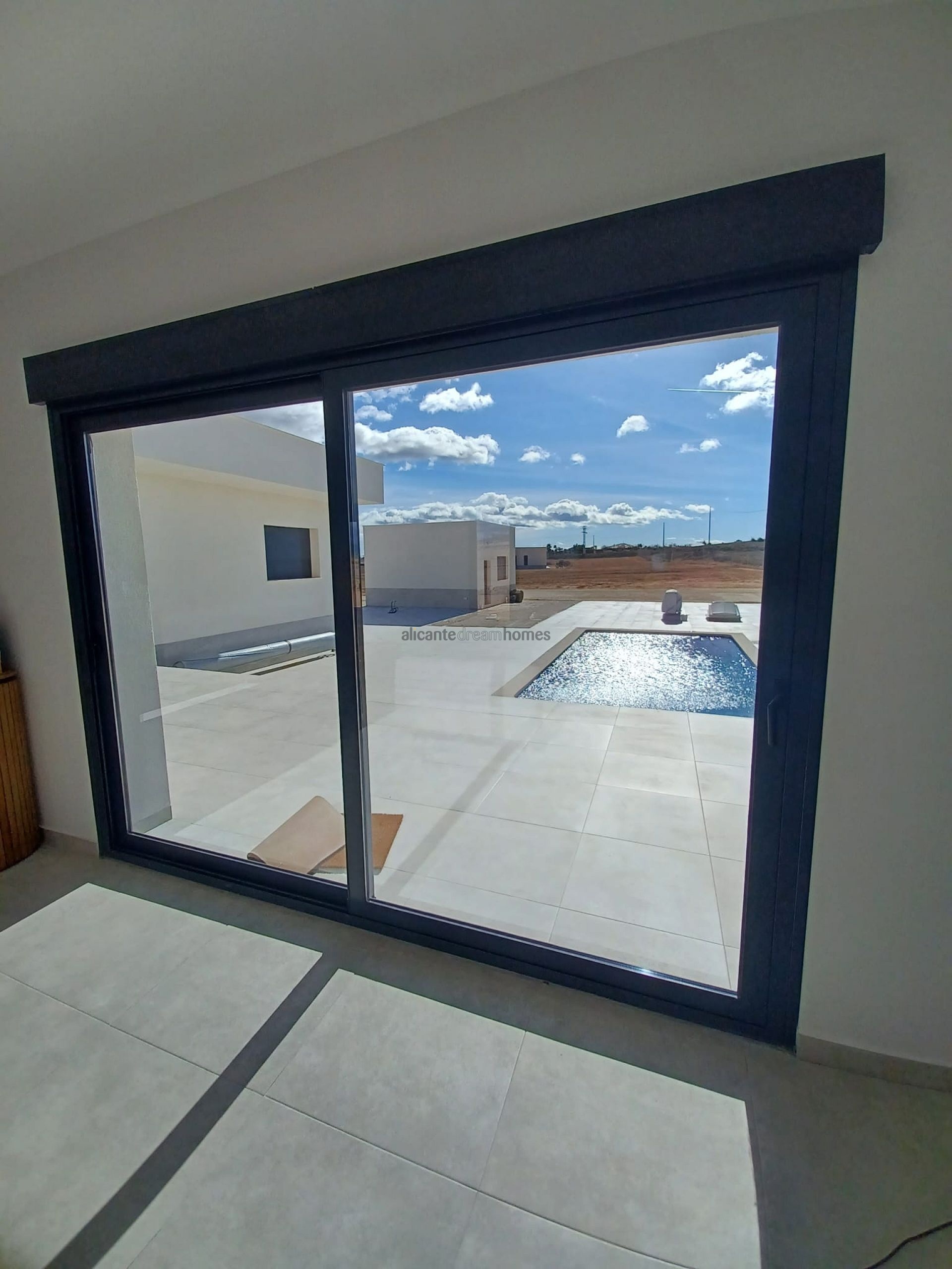 Resale - 3 Bedroom 2 Bathroom Villa in Pinoso -  - Alicante