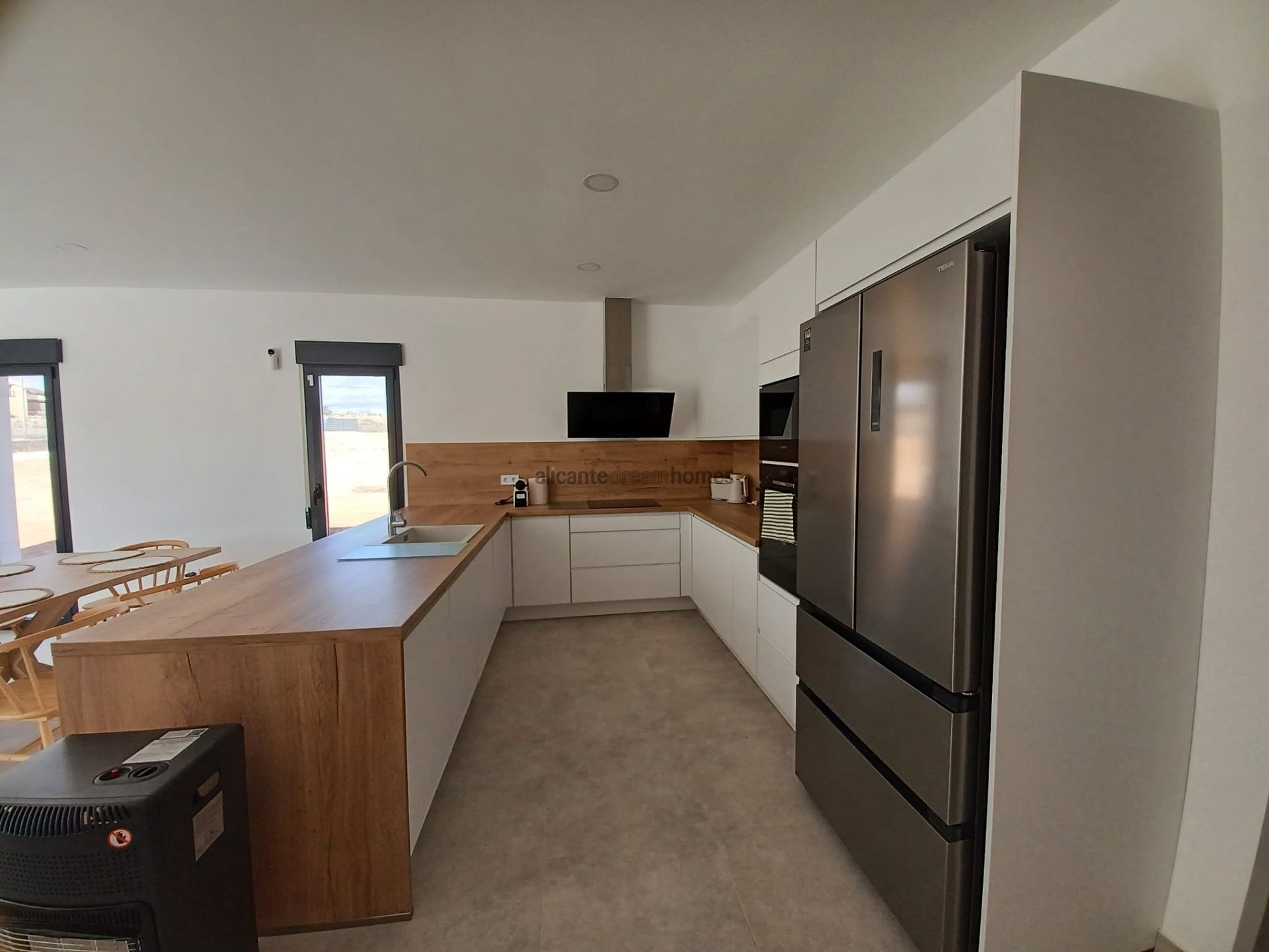 Resale - 3 Bedroom 2 Bathroom Villa in Pinoso -  - Alicante