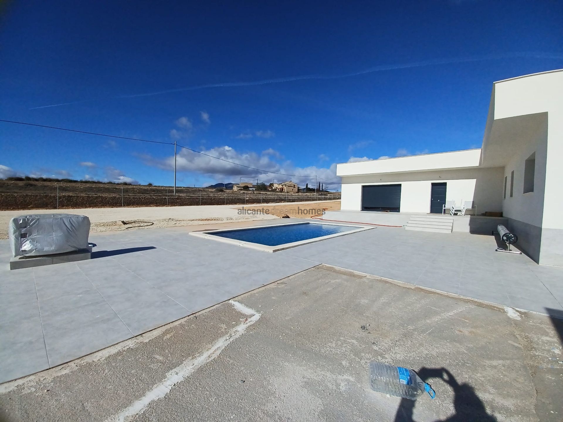 Resale - 3 Bedroom 2 Bathroom Villa in Pinoso -  - Alicante