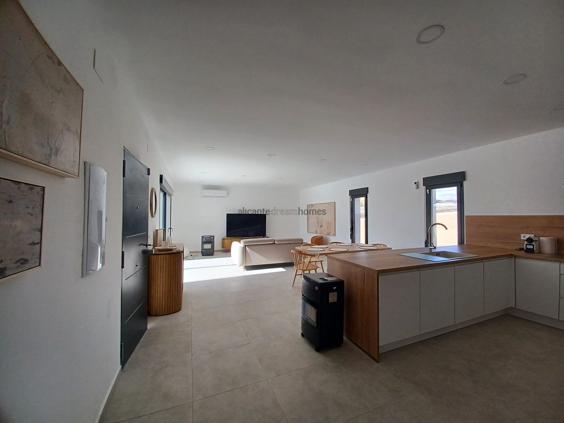 Resale - 3 Bedroom 2 Bathroom Villa in Pinoso -  - Alicante