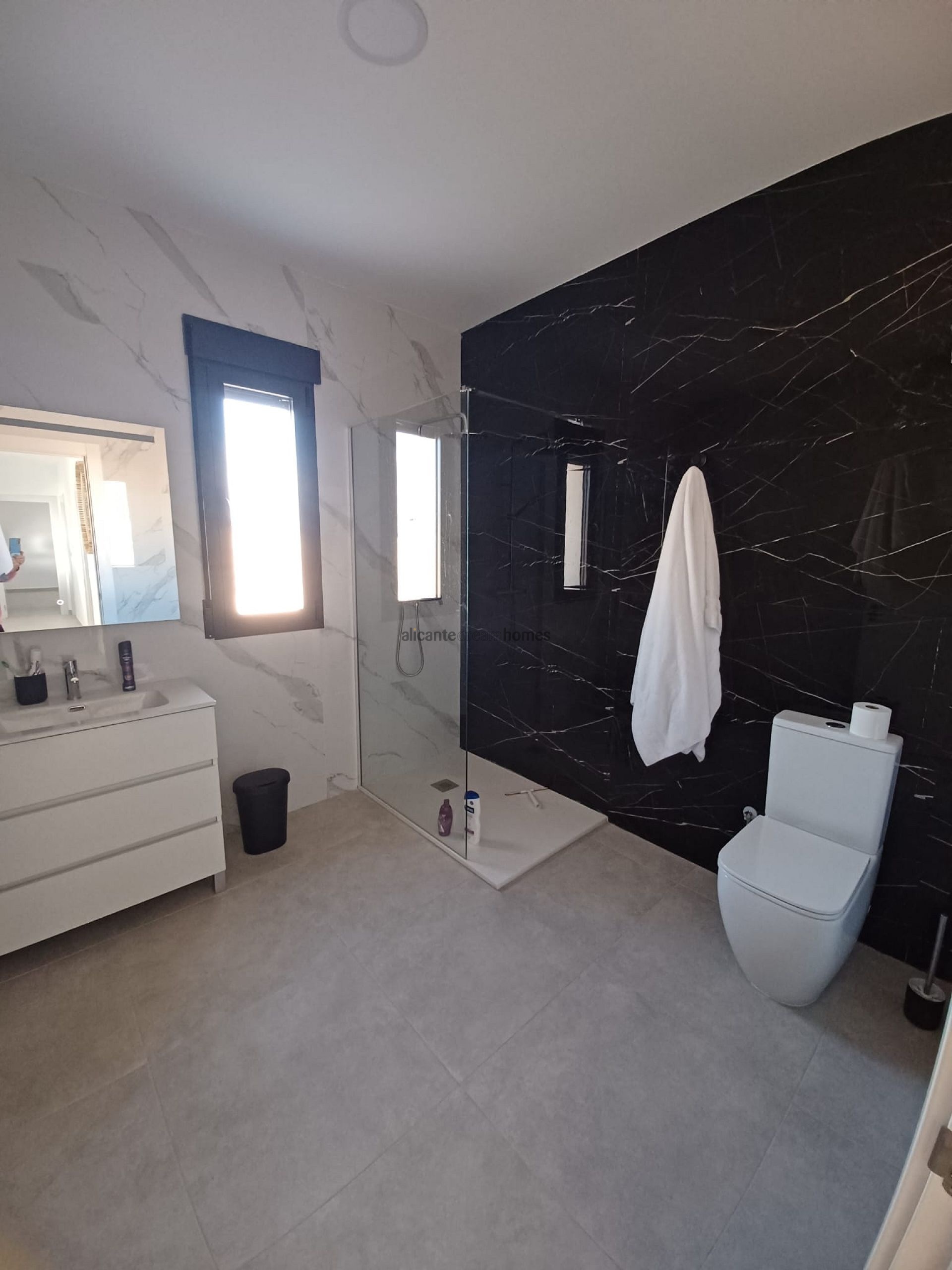 Resale - 3 Bedroom 2 Bathroom Villa in Pinoso -  - Alicante