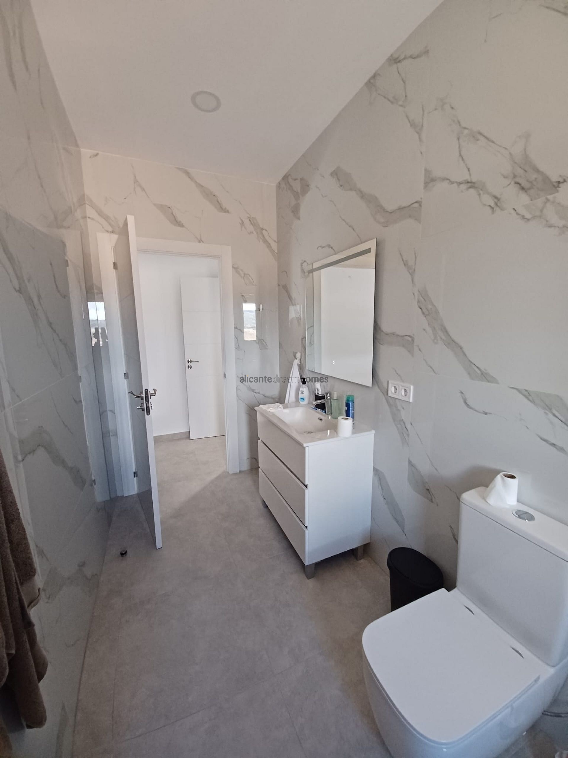 Resale - 3 Bedroom 2 Bathroom Villa in Pinoso -  - Alicante