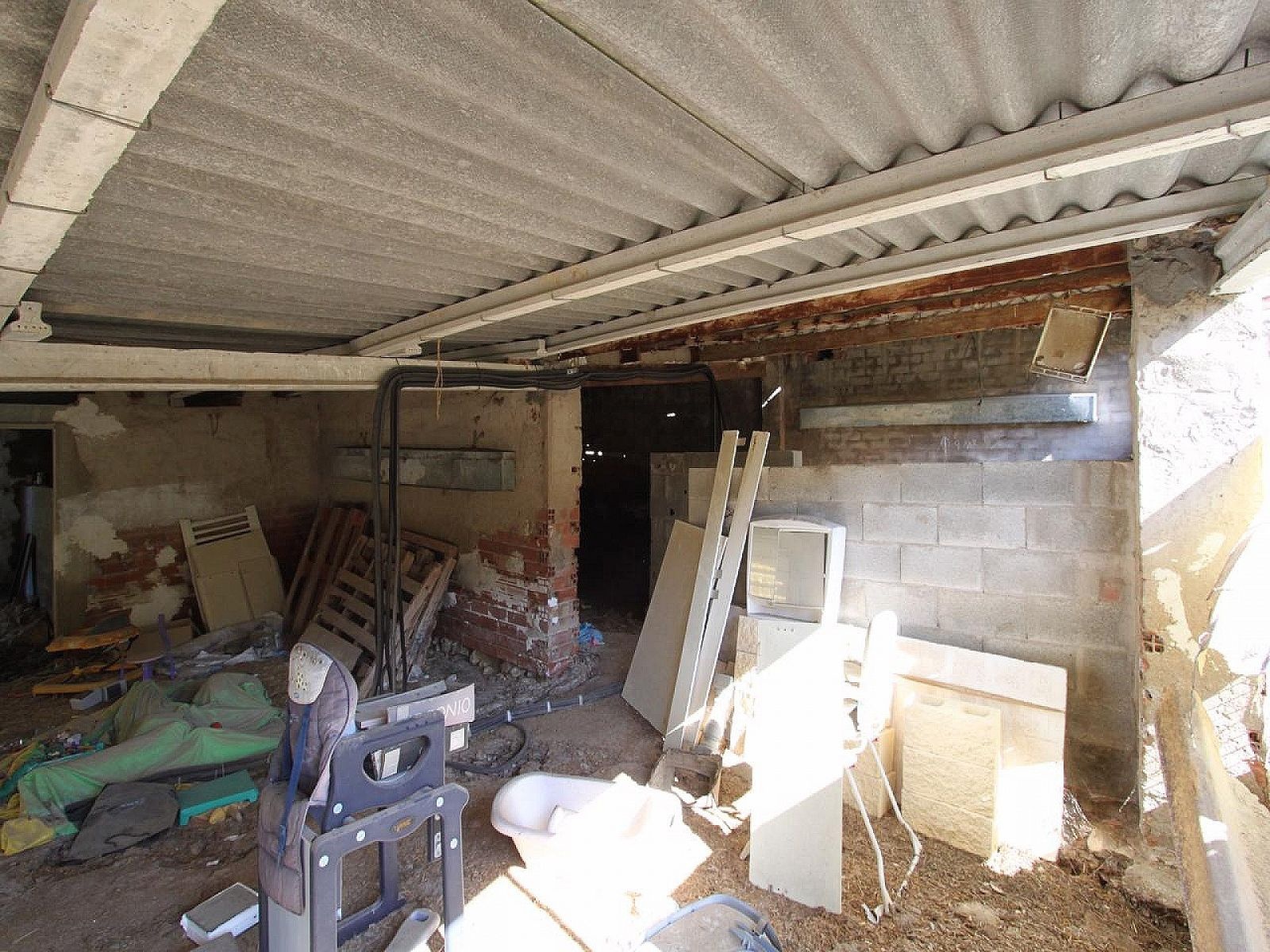 Resale - 3 Bedroom 2 Bathroom Villa in Petrer -  - Alicante