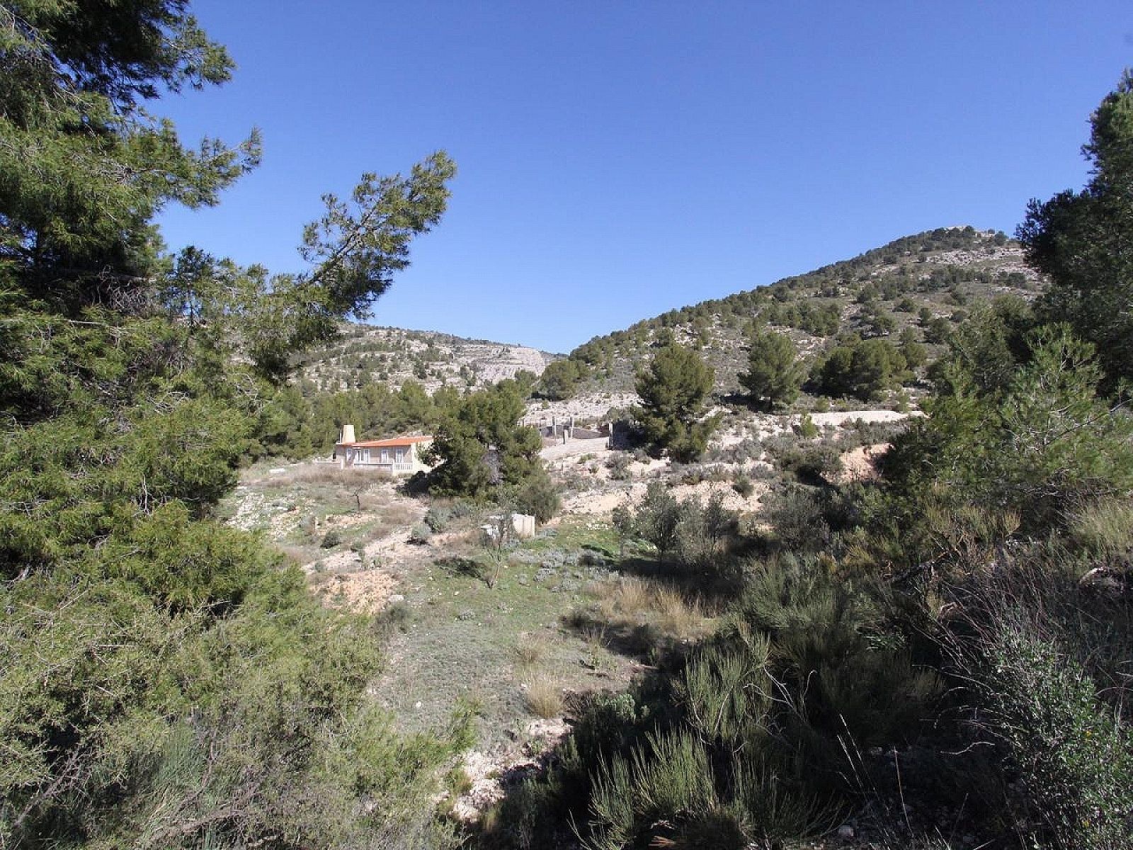 Resale - 3 Bedroom 2 Bathroom Villa in Petrer -  - Alicante