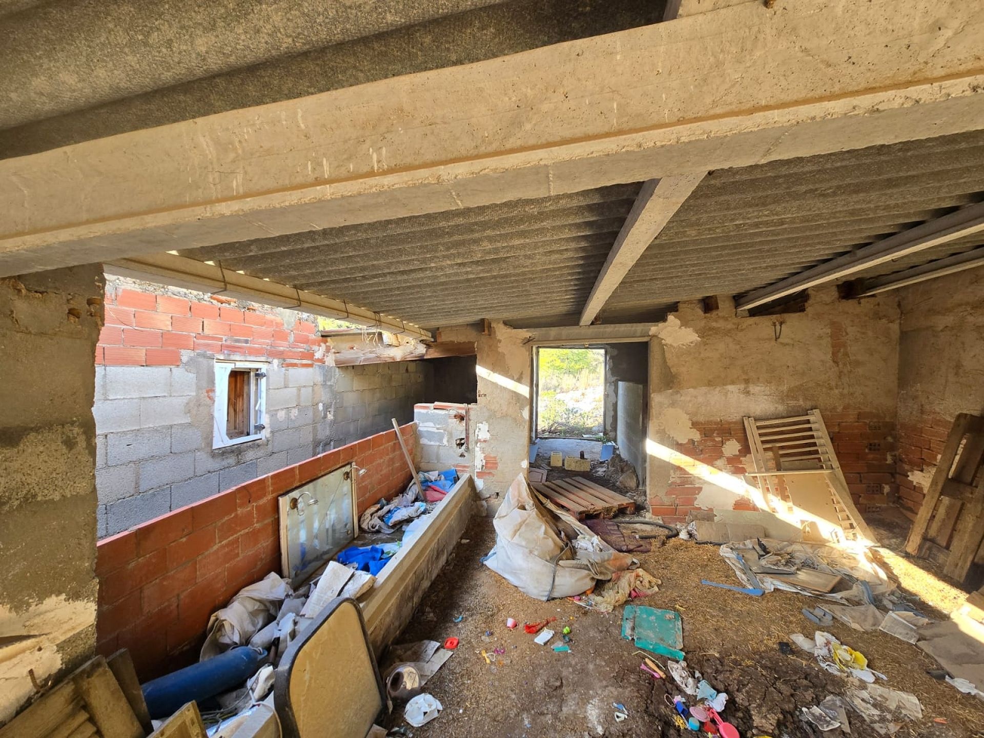 Resale - 3 Bedroom 2 Bathroom Villa in Petrer -  - Alicante