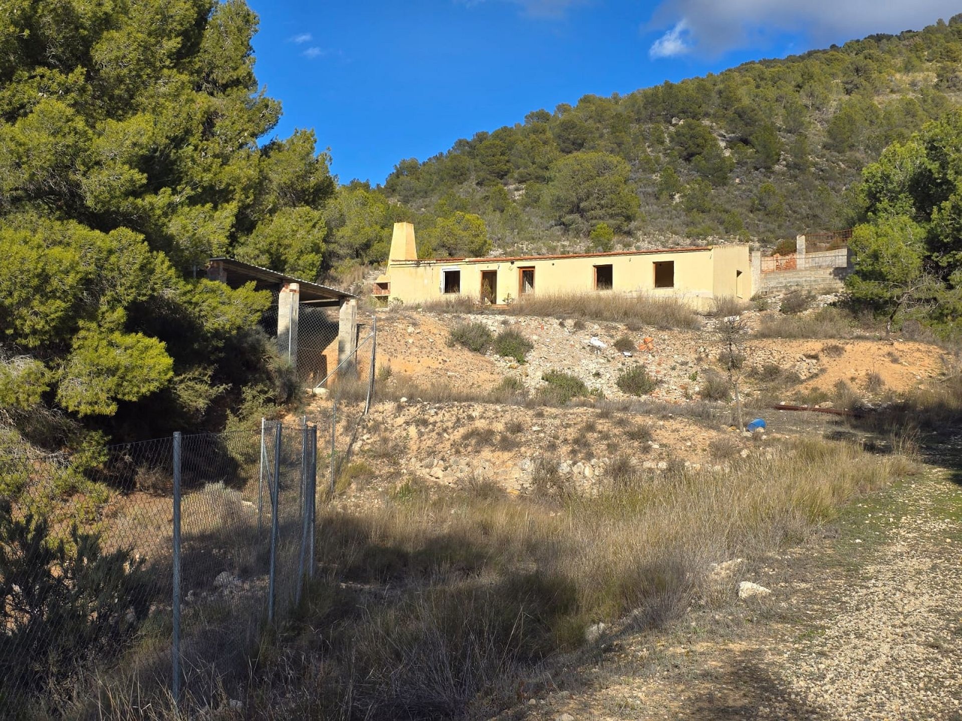 Resale - 3 Bedroom 2 Bathroom Villa in Petrer -  - Alicante