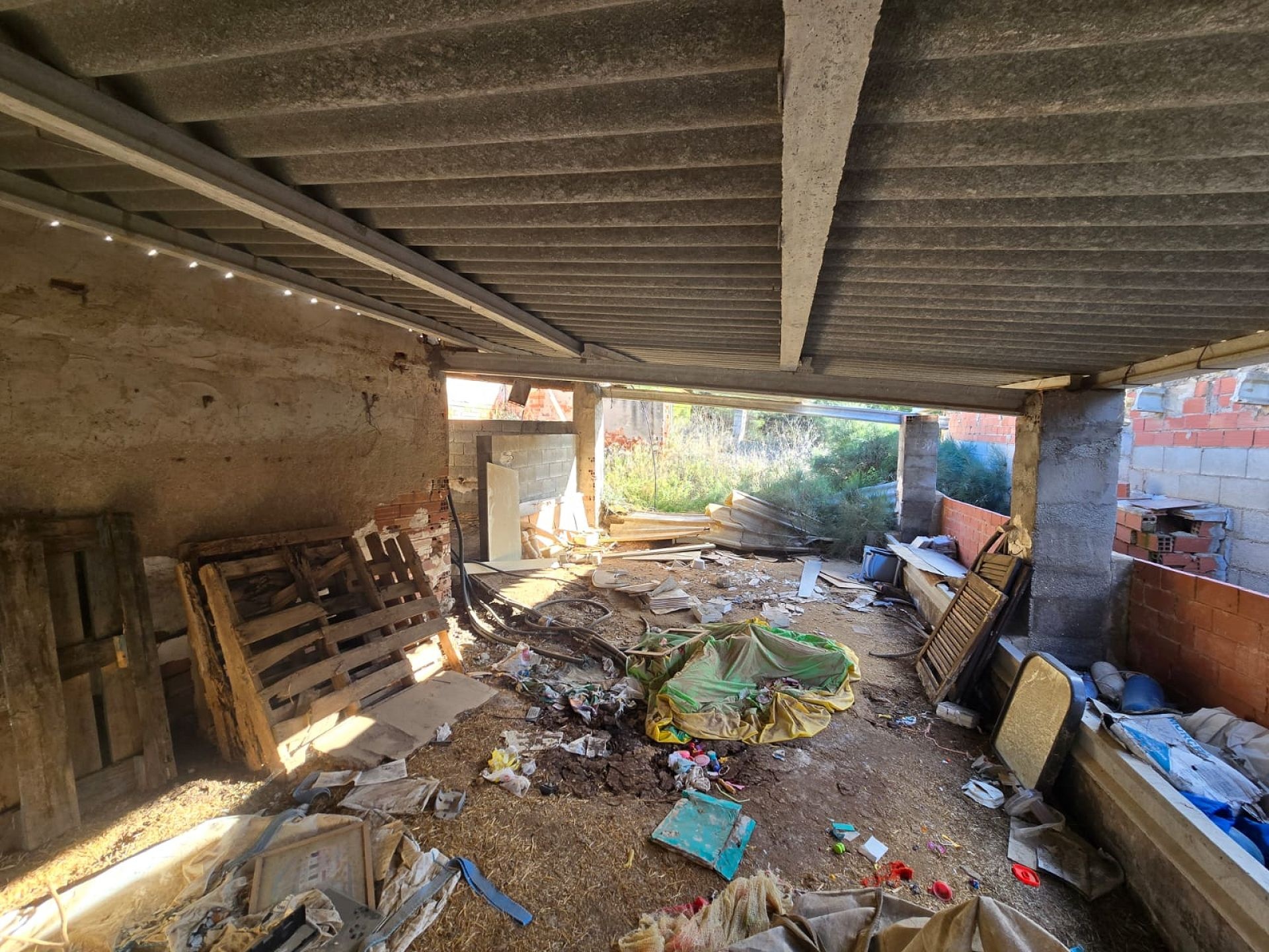 Resale - 3 Bedroom 2 Bathroom Villa in Petrer -  - Alicante