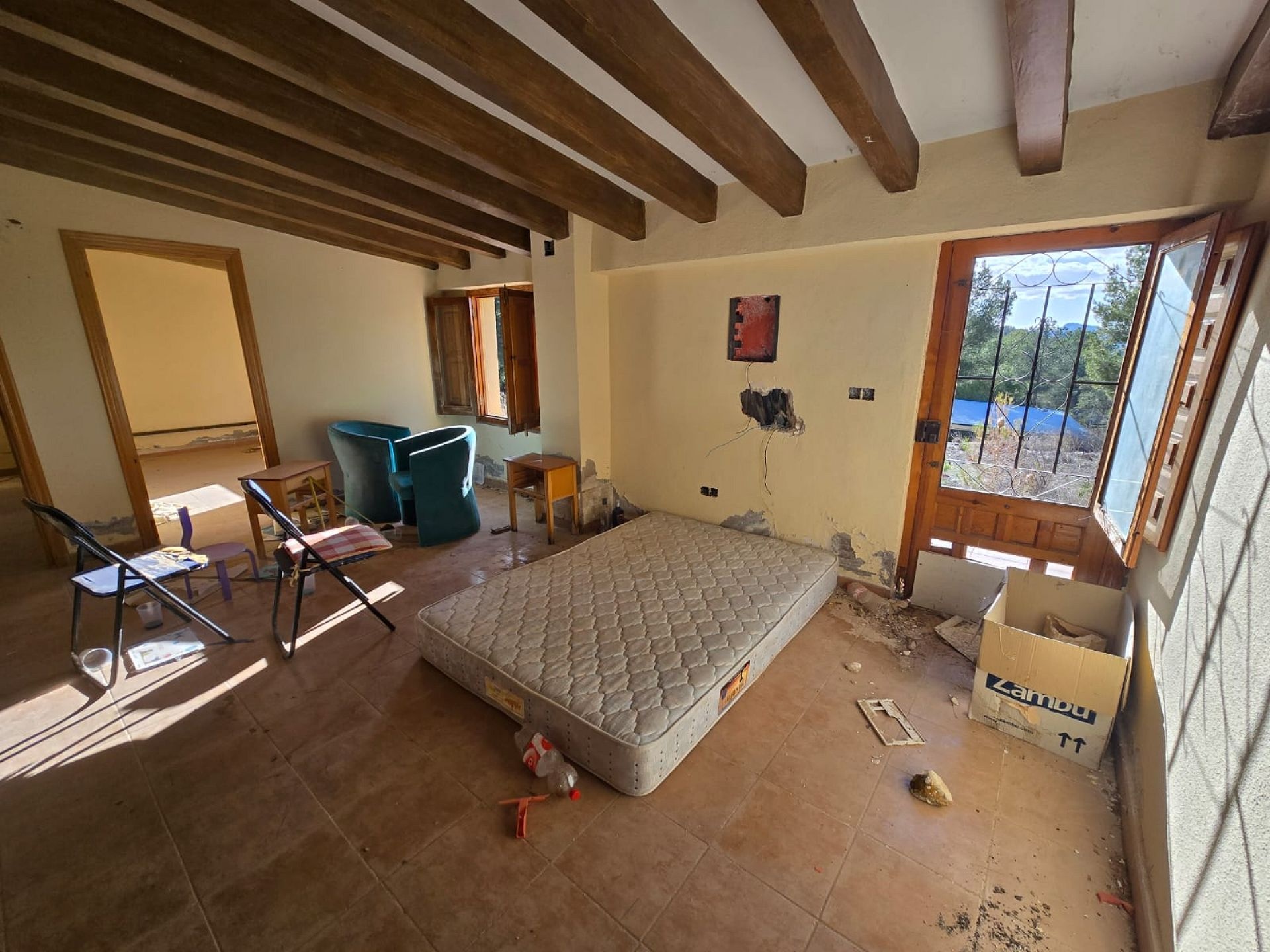 Resale - 3 Bedroom 2 Bathroom Villa in Petrer -  - Alicante