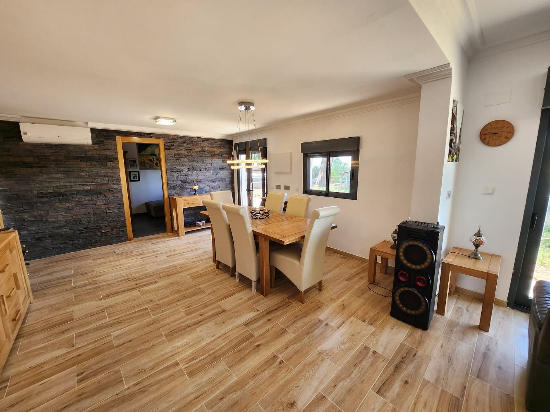 Resale - 4 Bedroom 2 Bathroom Villa in Villena -  - Alicante