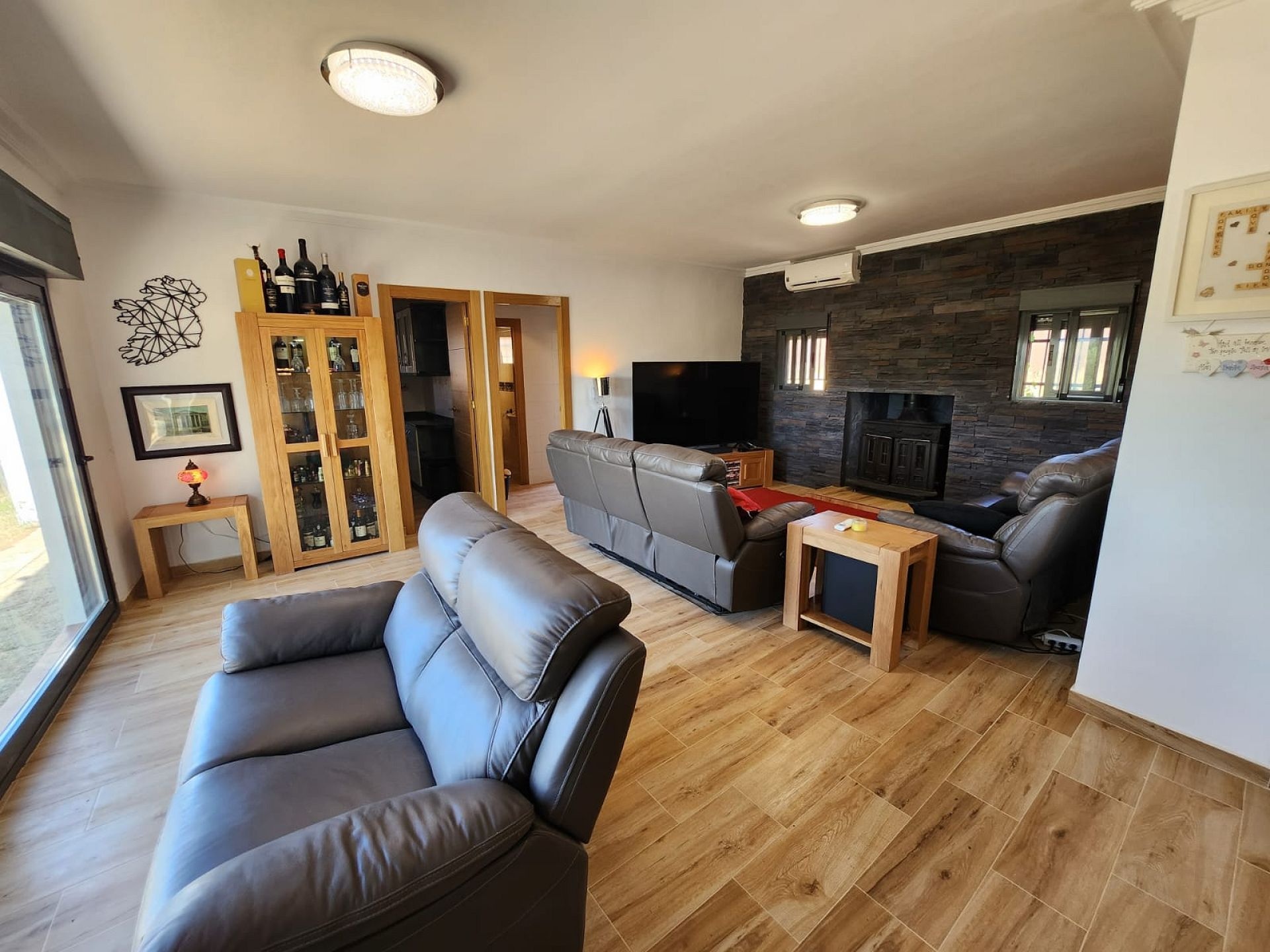 Resale - 4 Bedroom 2 Bathroom Villa in Villena -  - Alicante