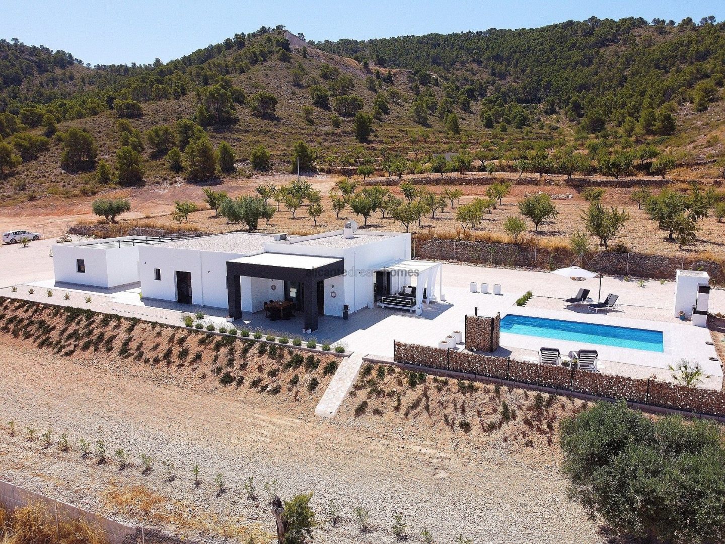 3 Bedroom 3 Bathroom Villa in Torre Del Rico