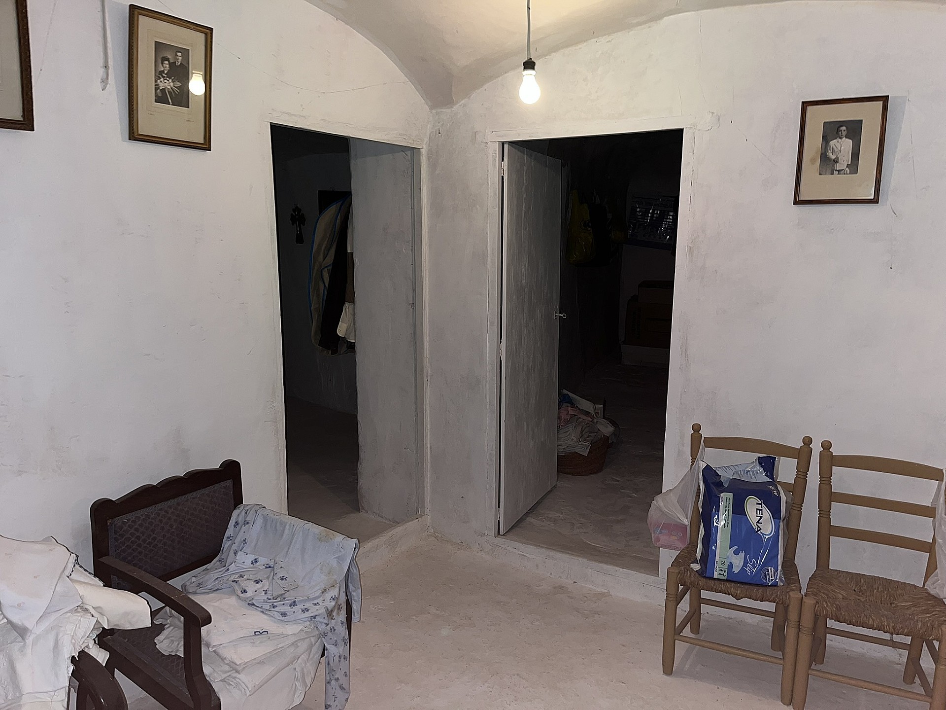 Resale - 8 Bedroom 2 Bathroom Country house in Hondón de las Nieves -  - Alicante