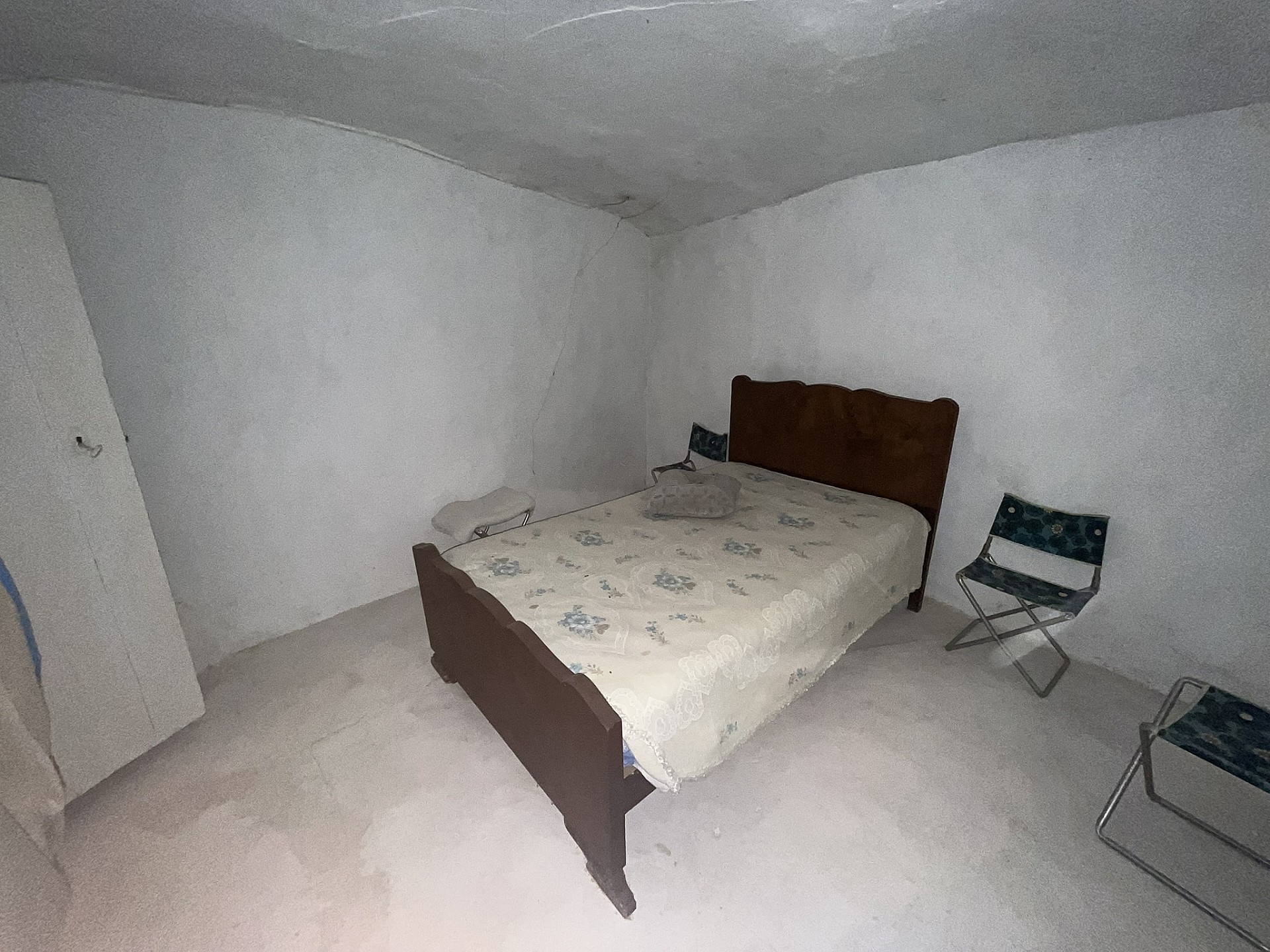 Resale - 8 Bedroom 2 Bathroom Country house in Hondón de las Nieves -  - Alicante