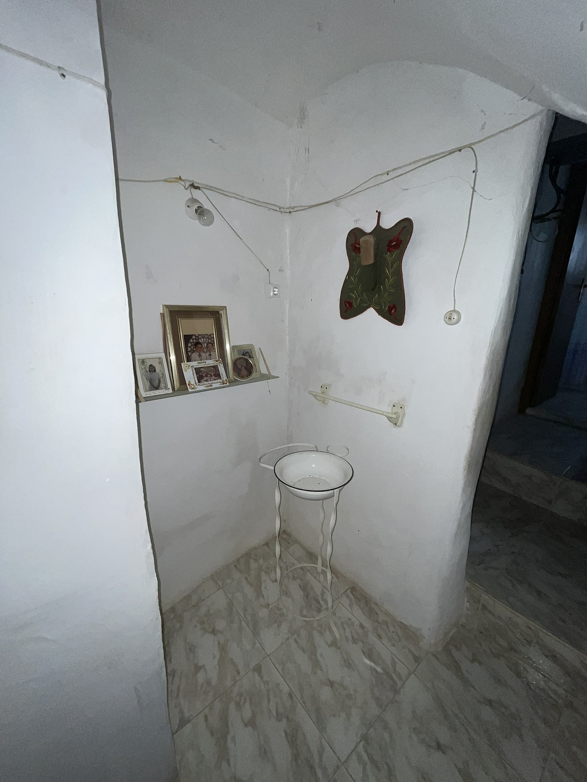 Resale - 8 Bedroom 2 Bathroom Country house in Hondón de las Nieves -  - Alicante