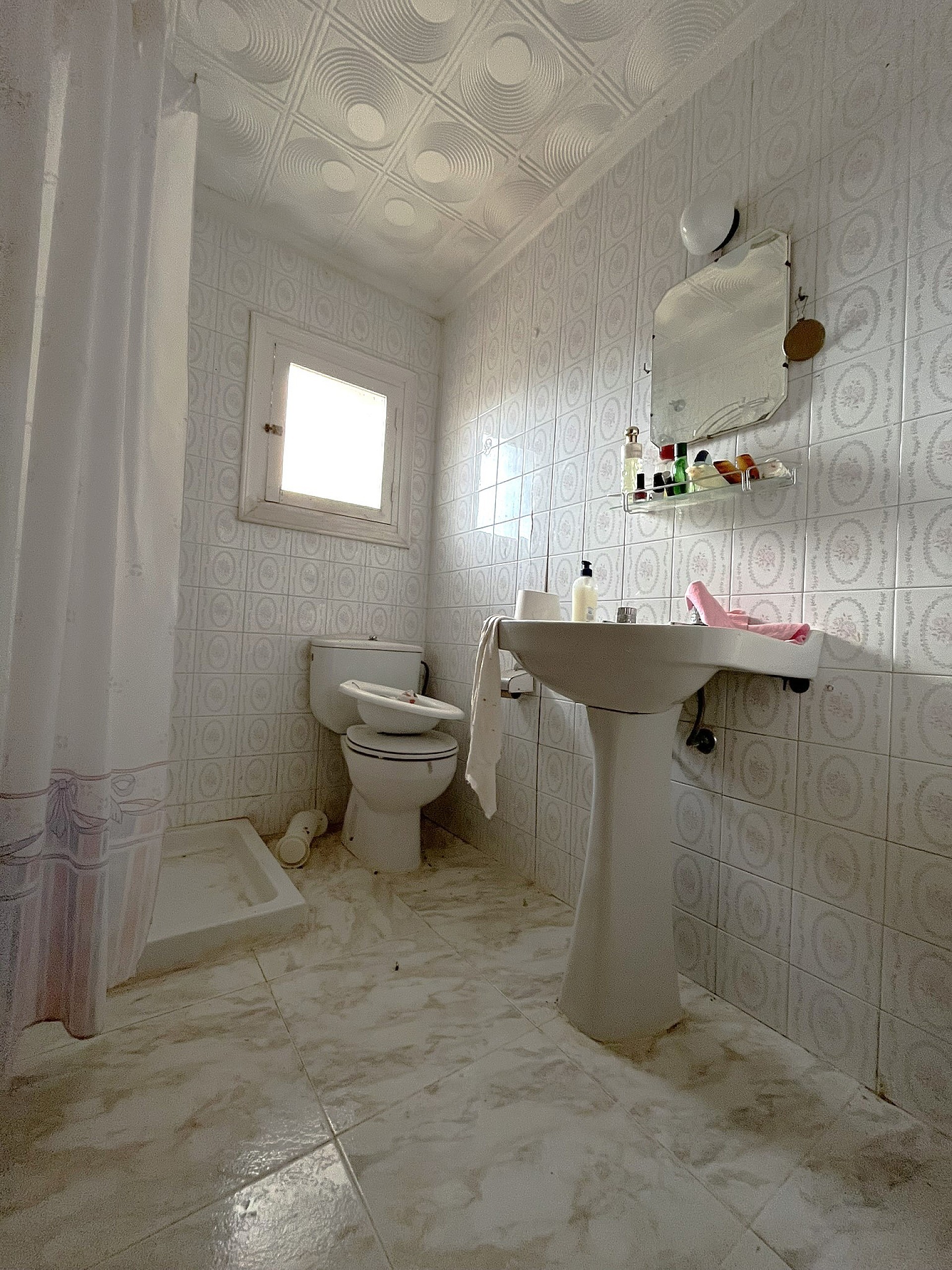Resale - 8 Bedroom 2 Bathroom Country house in Hondón de las Nieves -  - Alicante