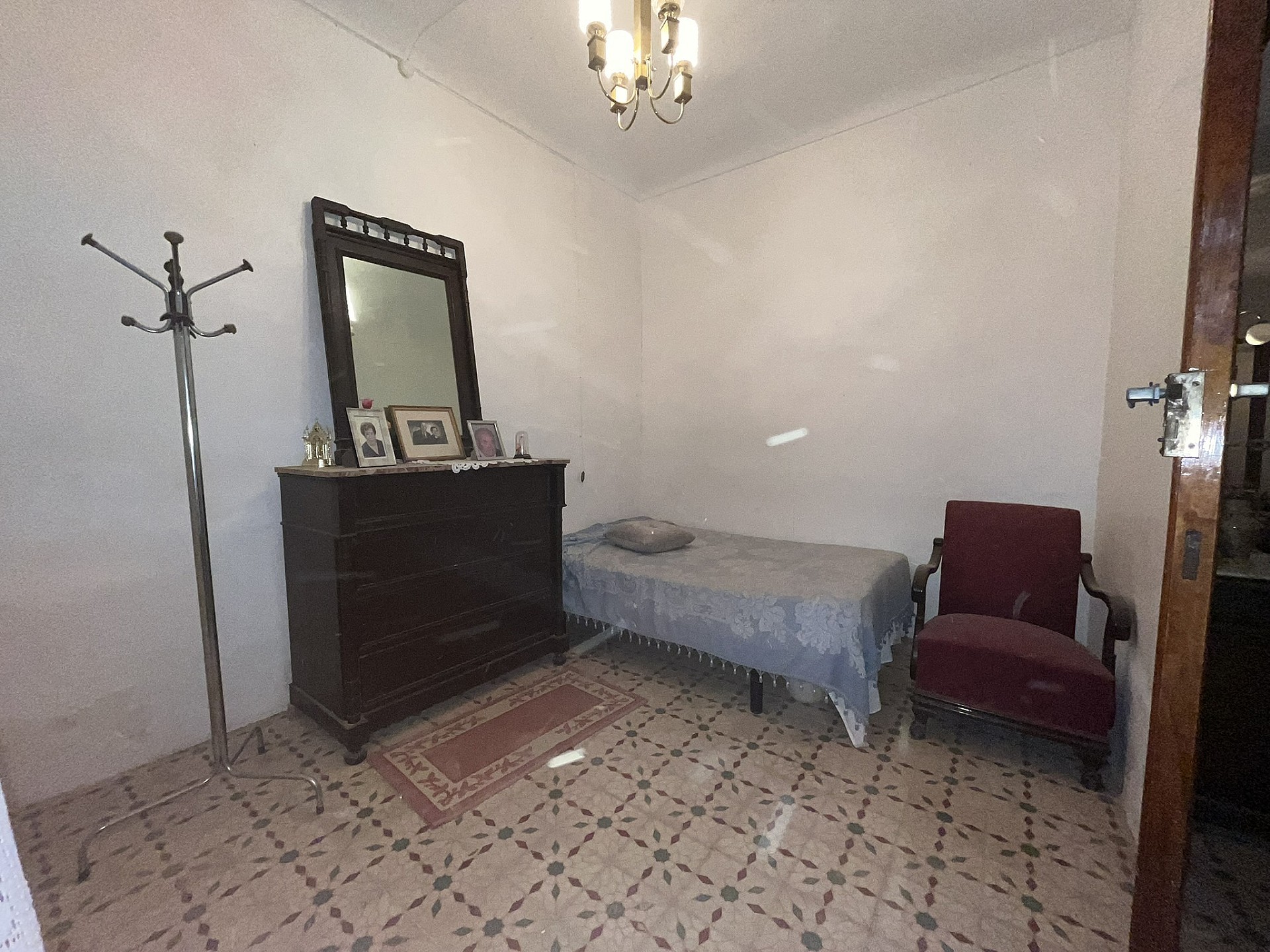 Resale - 8 Bedroom 2 Bathroom Country house in Hondón de las Nieves -  - Alicante