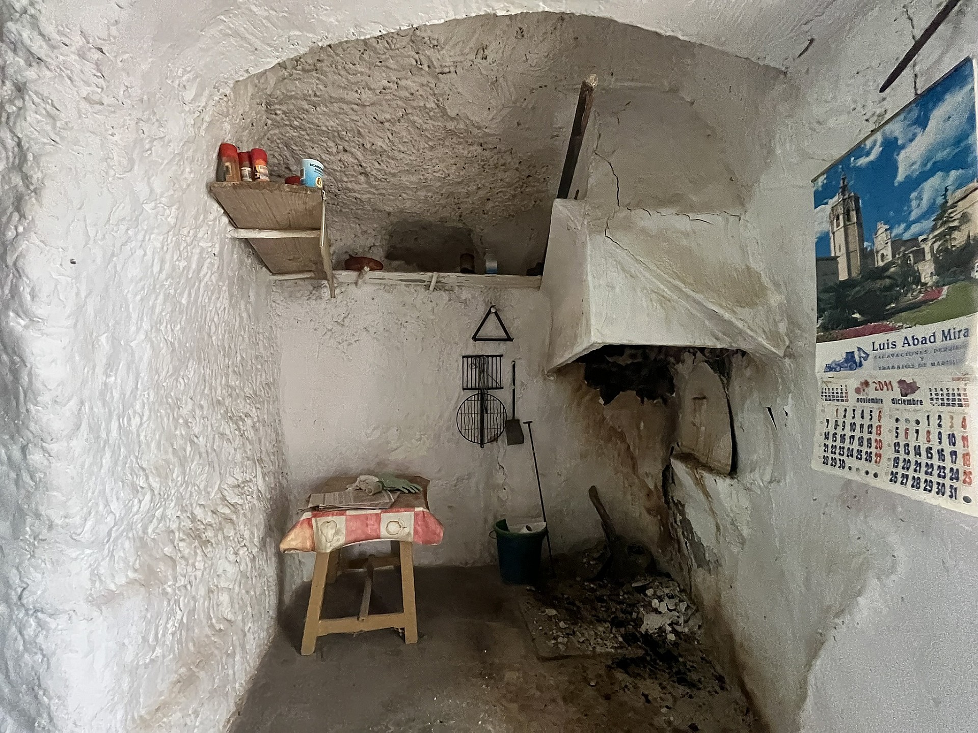 Resale - 8 Bedroom 2 Bathroom Country house in Hondón de las Nieves -  - Alicante