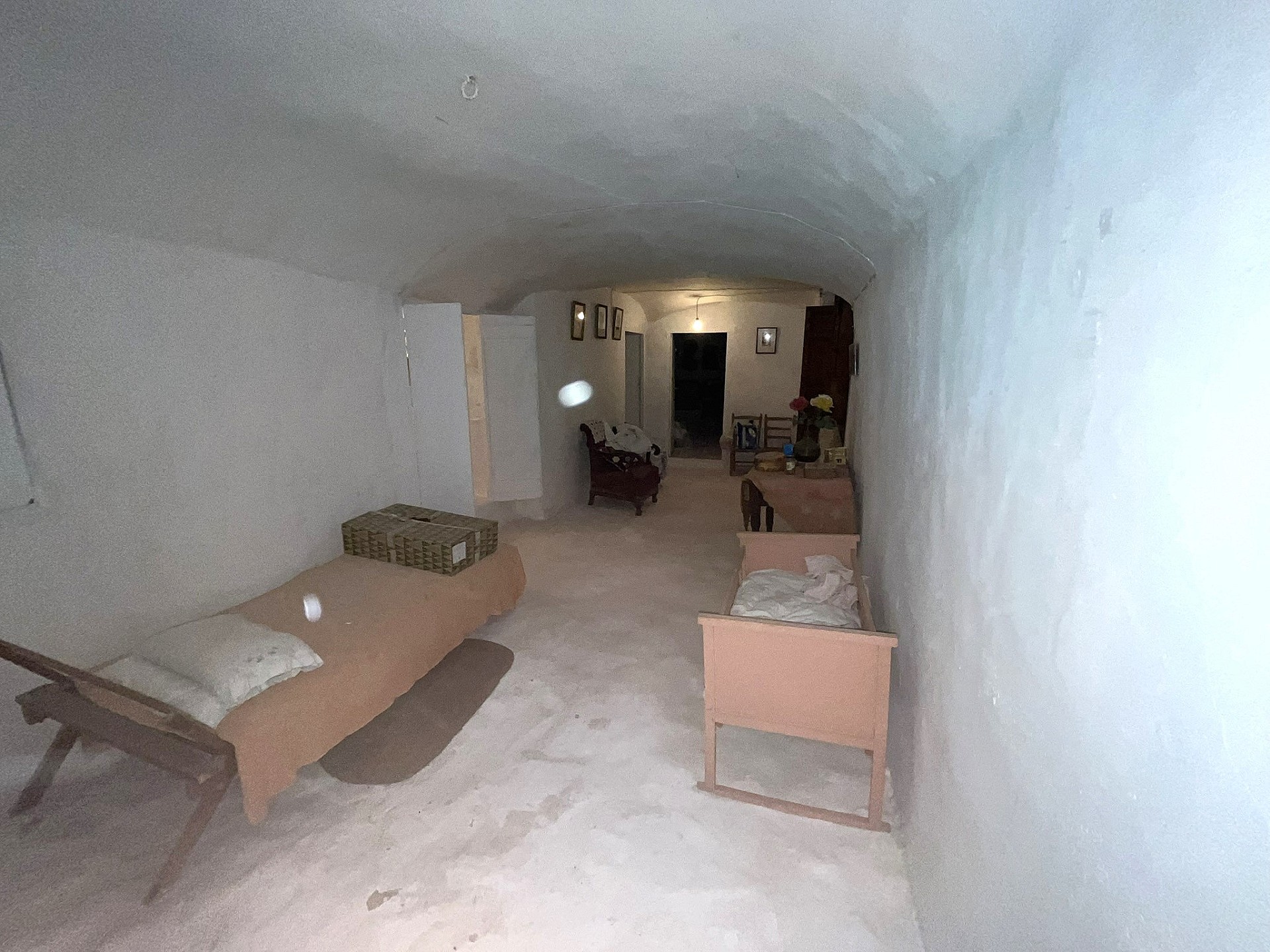 Resale - 8 Bedroom 2 Bathroom Country house in Hondón de las Nieves -  - Alicante