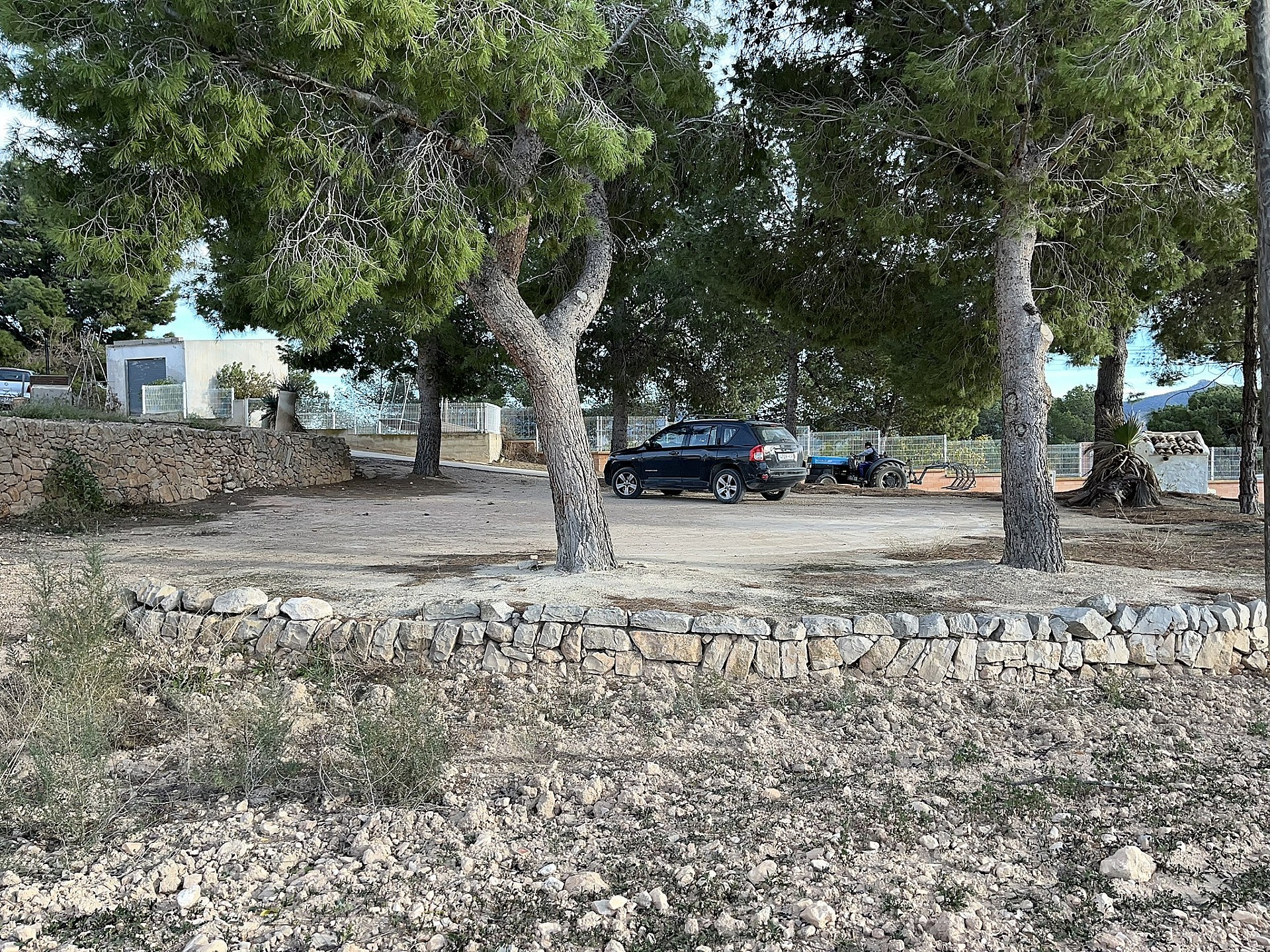Resale - 8 Bedroom 2 Bathroom Country house in Hondón de las Nieves -  - Alicante