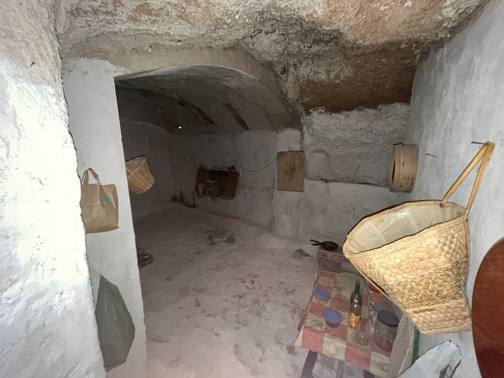 Resale - 8 Bedroom 2 Bathroom Country house in Hondón de las Nieves -  - Alicante