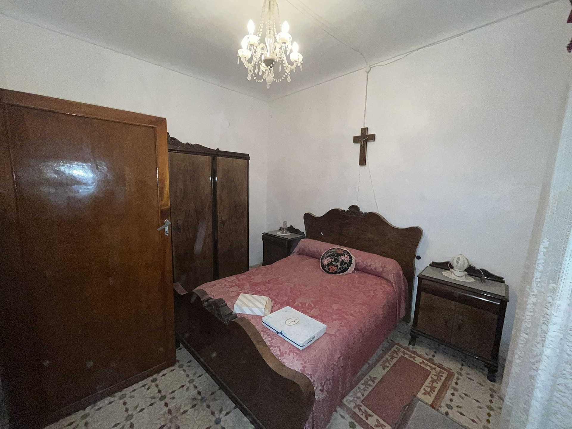 Resale - 8 Bedroom 2 Bathroom Country house in Hondón de las Nieves -  - Alicante