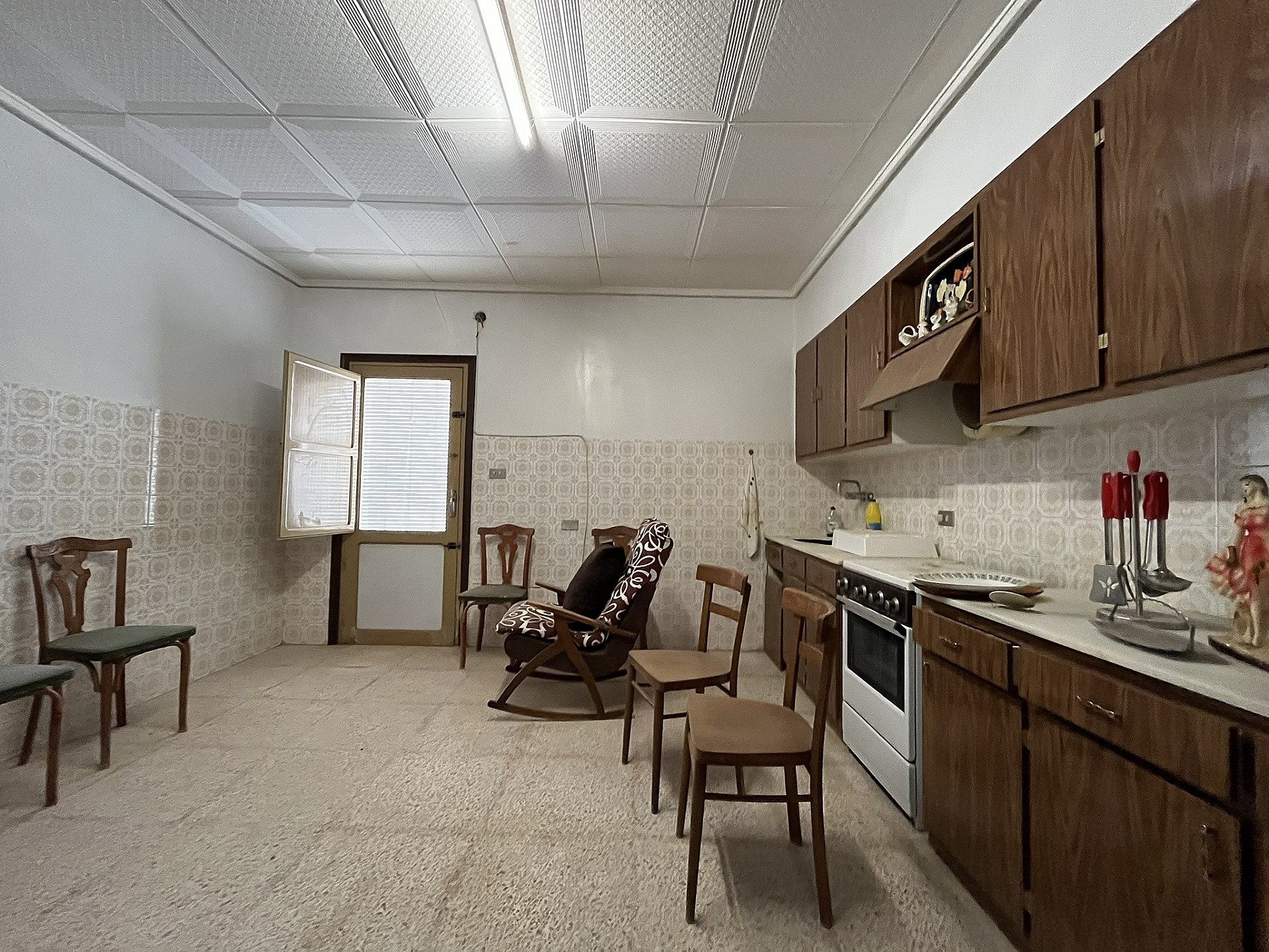 Resale - 8 Bedroom 2 Bathroom Country house in Hondón de las Nieves -  - Alicante