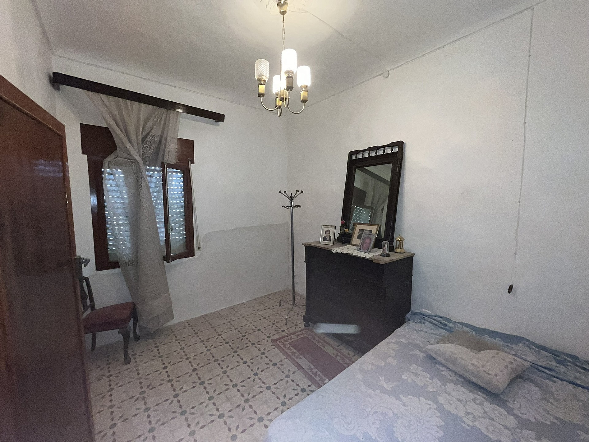 Resale - 8 Bedroom 2 Bathroom Country house in Hondón de las Nieves -  - Alicante