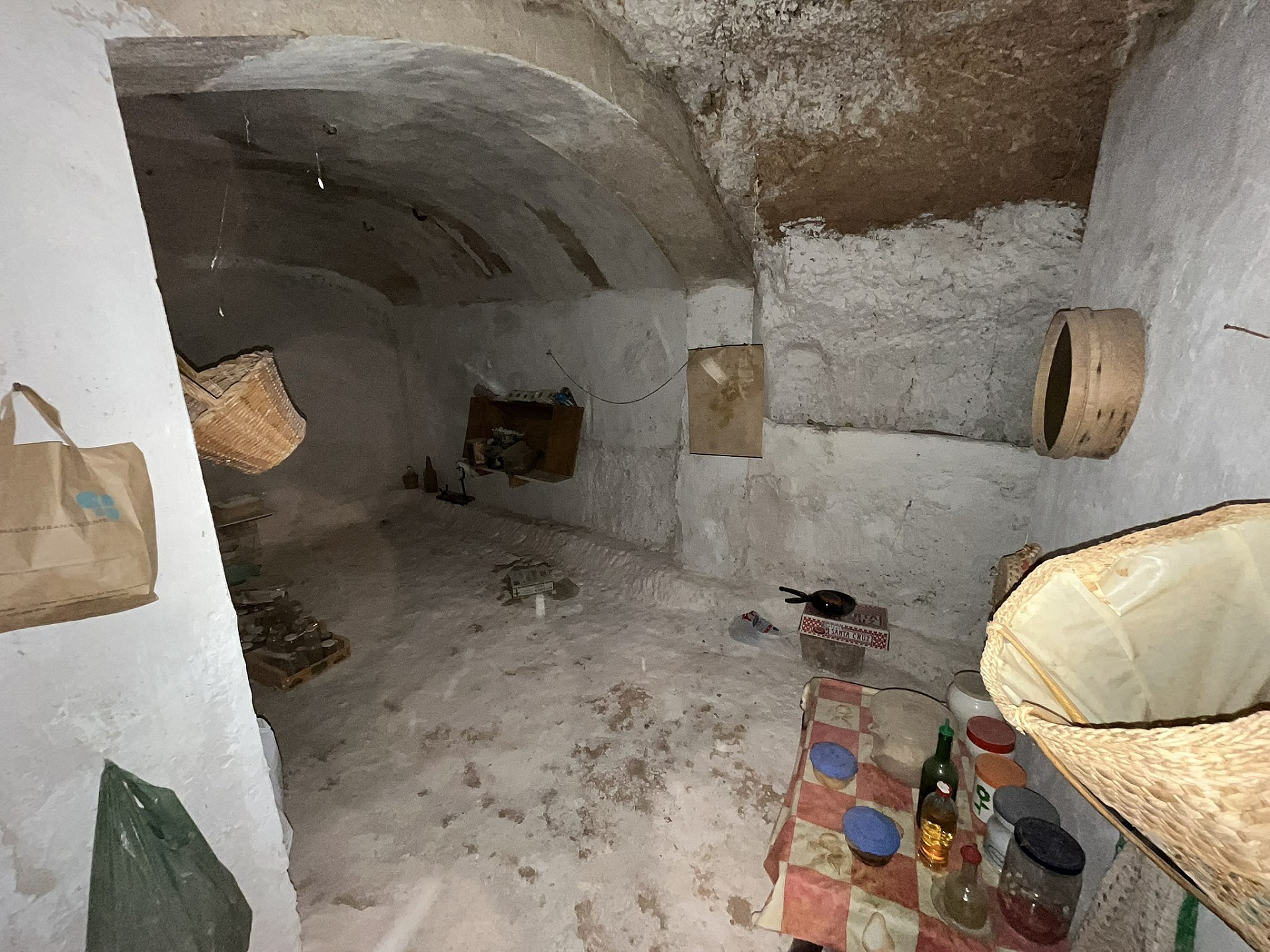 Resale - 8 Bedroom 2 Bathroom Country house in Hondón de las Nieves -  - Alicante