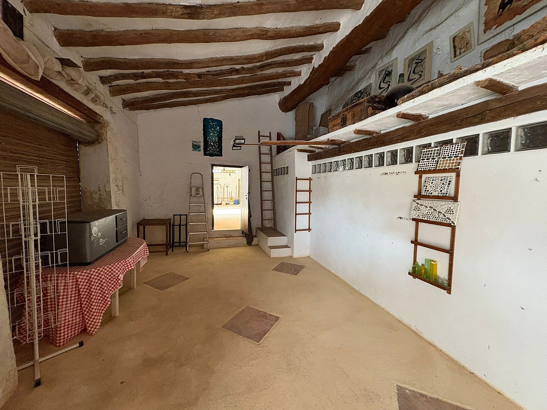 Resale - 6 Bedroom 2 Bathroom Semi-detached in Pinoso -  - Alicante