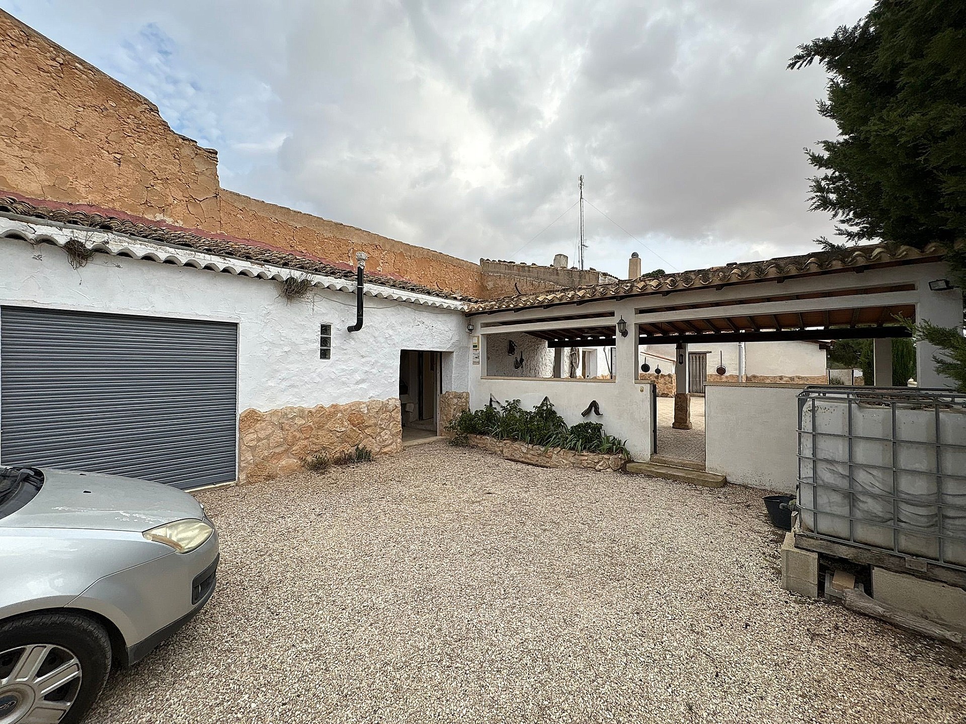 Resale - 6 Bedroom 2 Bathroom Semi-detached in Pinoso -  - Alicante