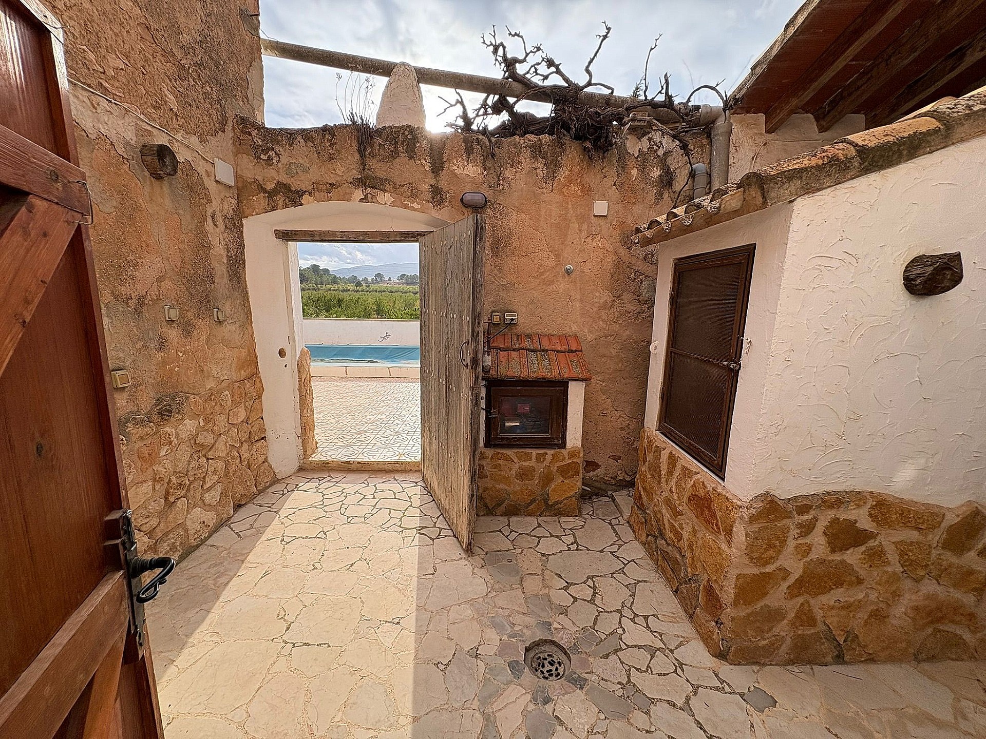 Resale - 6 Bedroom 2 Bathroom Semi-detached in Pinoso -  - Alicante