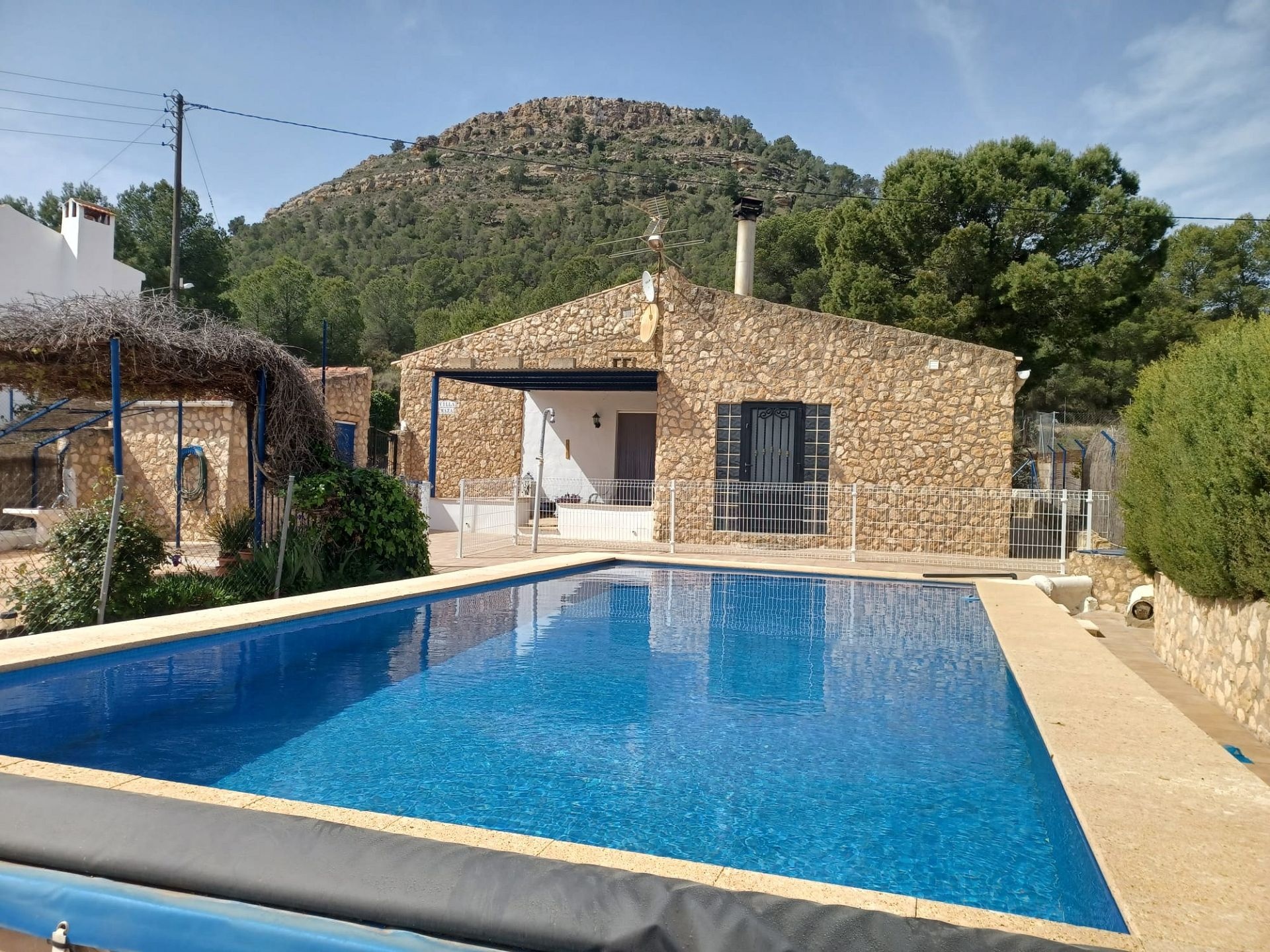 Resale - 3 Bedroom 1 Bathroom Country house in Yecla -  - Murcia