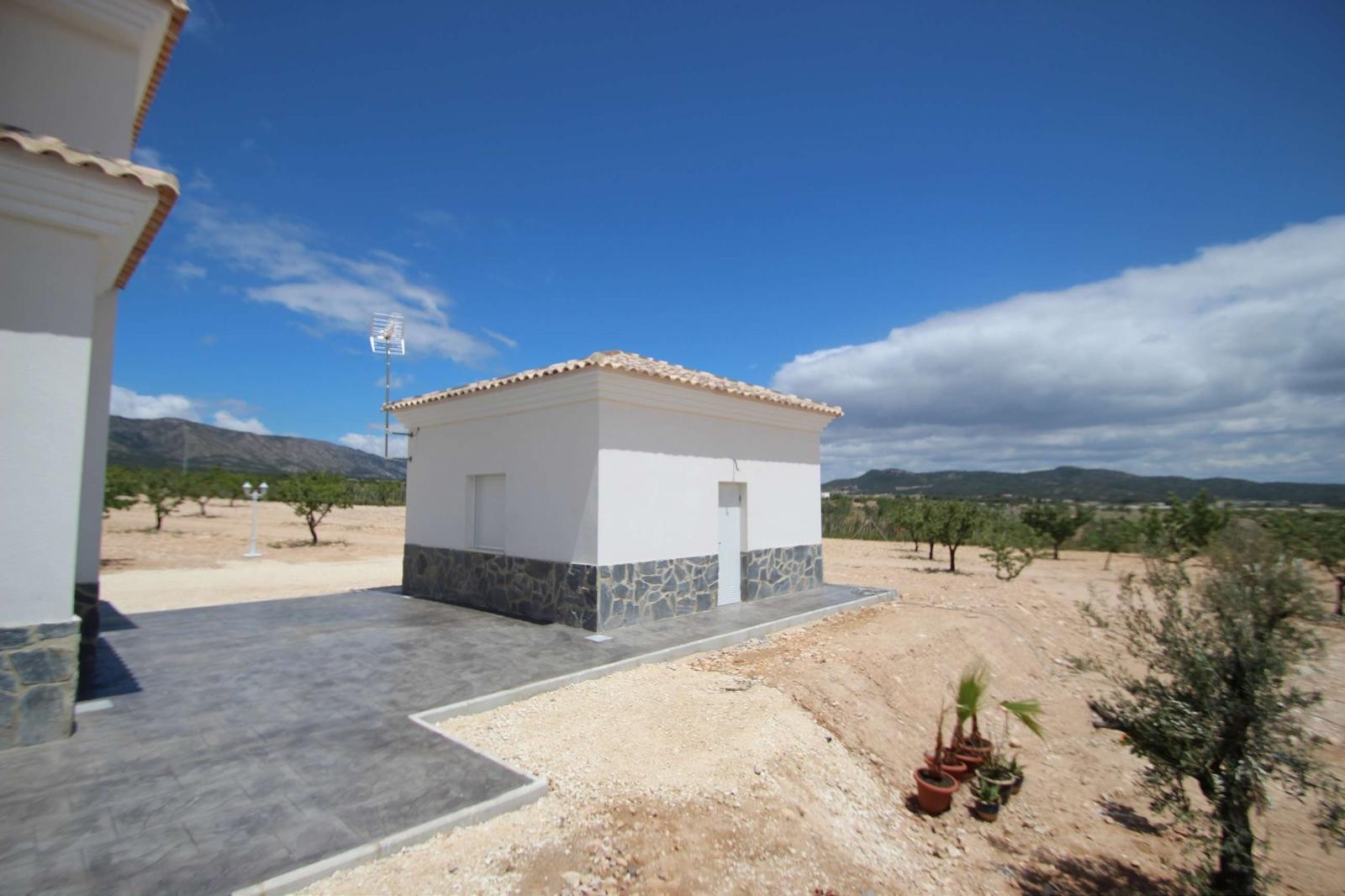 Resale - 4 Bedroom 3 Bathroom Villa in Pinoso -  - Alicante