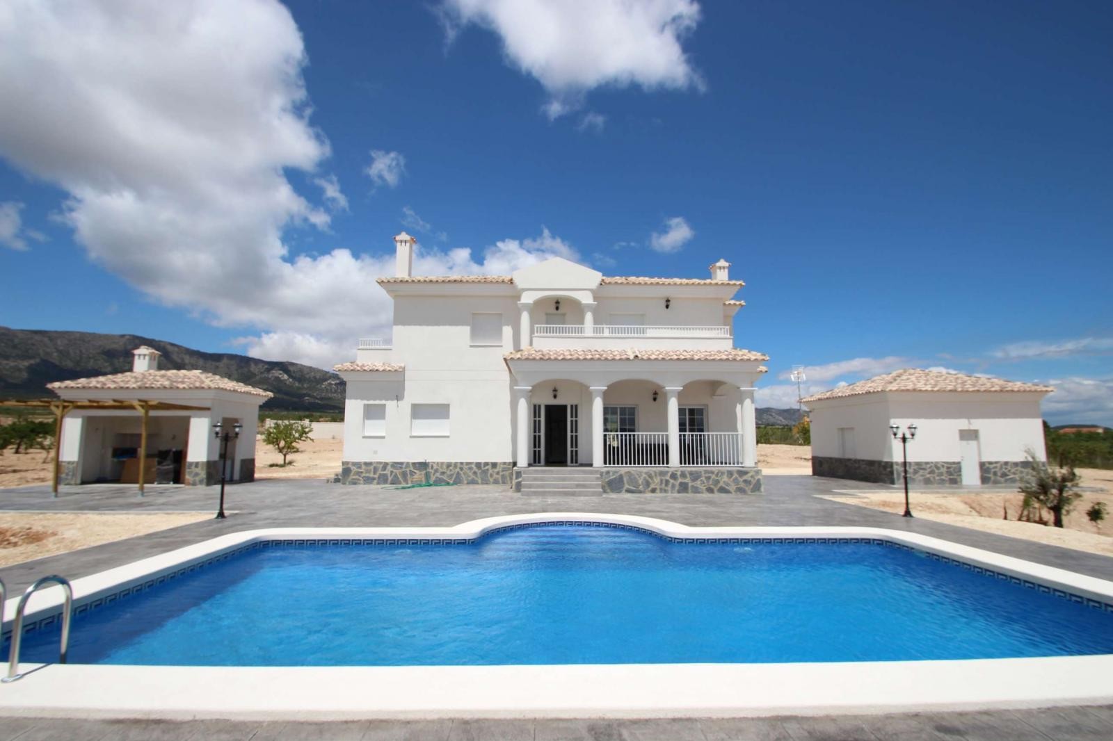 Resale - 4 Bedroom 3 Bathroom Villa in Pinoso -  - Alicante