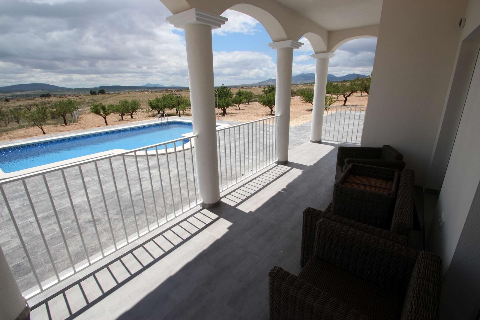 Resale - 4 Bedroom 3 Bathroom Villa in Pinoso -  - Alicante