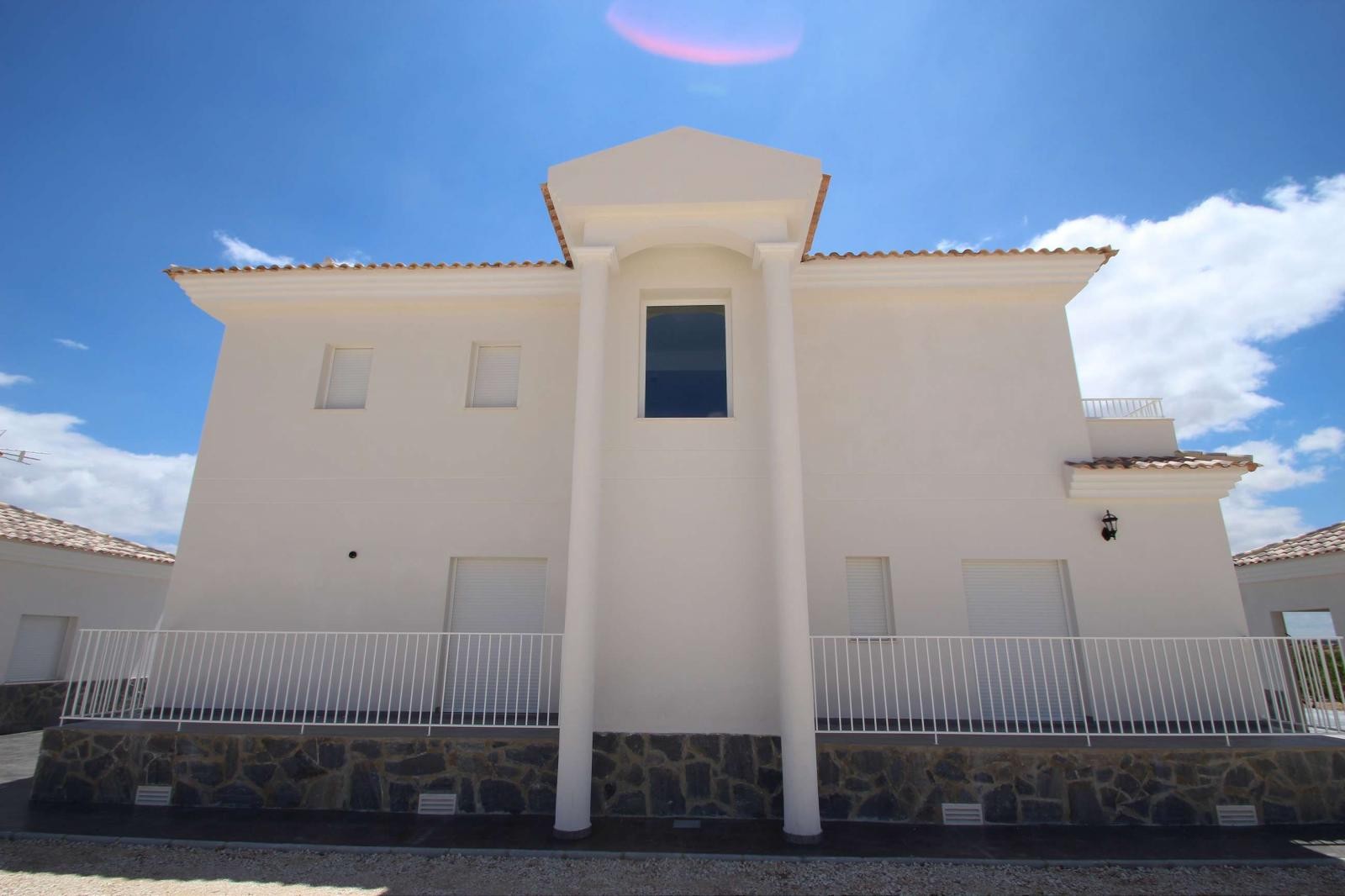 Resale - 4 Bedroom 3 Bathroom Villa in Pinoso -  - Alicante