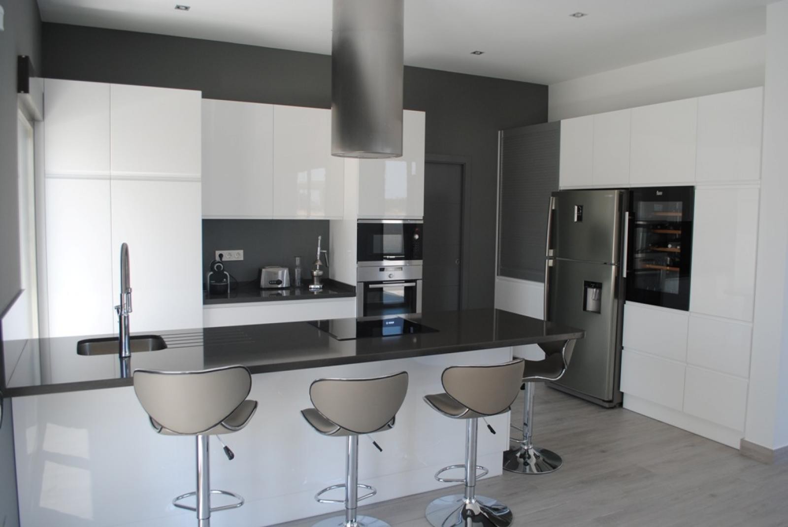 Resale - 4 Bedroom 3 Bathroom Villa in Pinoso -  - Alicante
