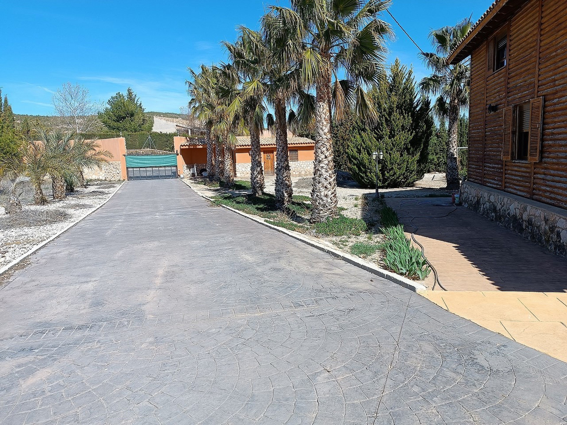 Resale - 7 Bedroom 4 Bathroom Wooden House in Yecla -  - Murcia
