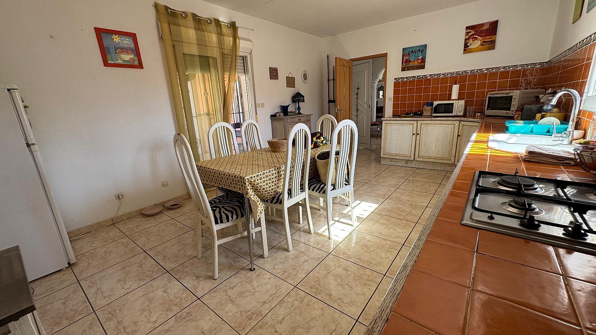 Resale - 6 Bedroom 3 Bathroom Villa in Albatera -  - Alicante